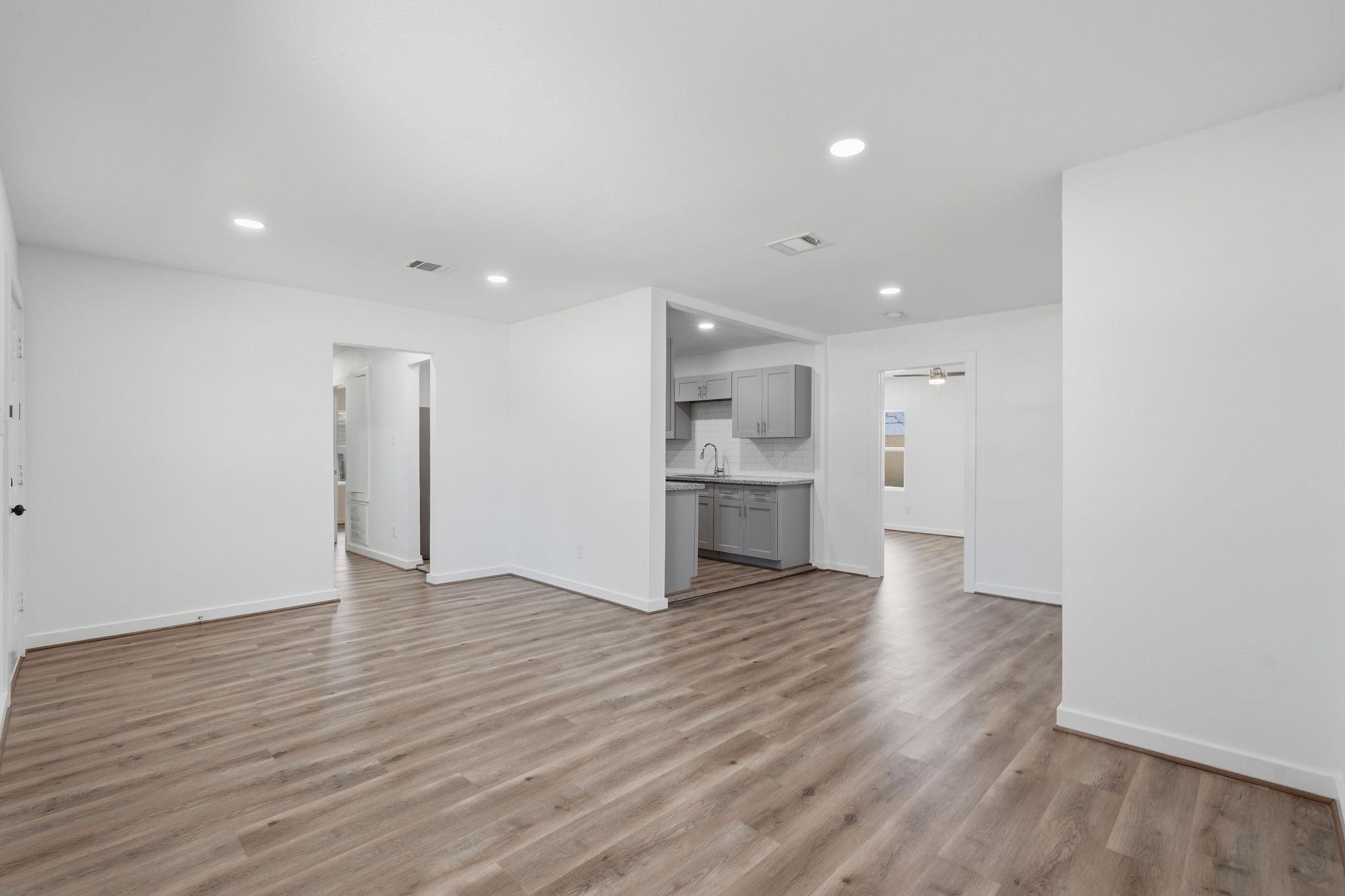 5962 Ridgeway Drive, Houston, TX 77033 — photo 3