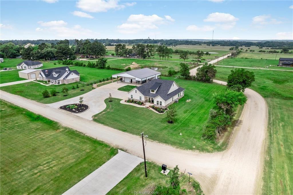 914 Axis Lane — photo