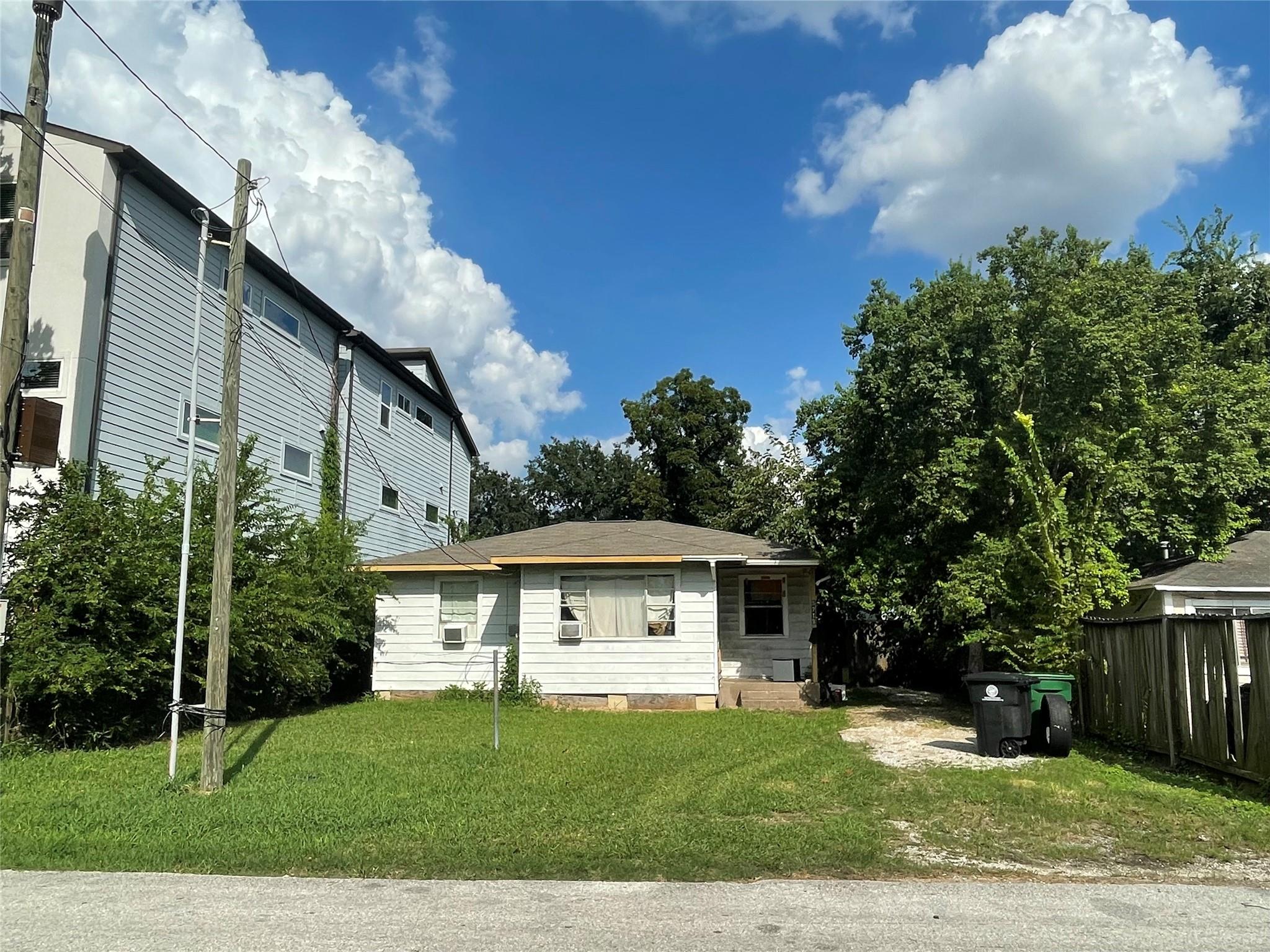 3718 Robertson Street — photo