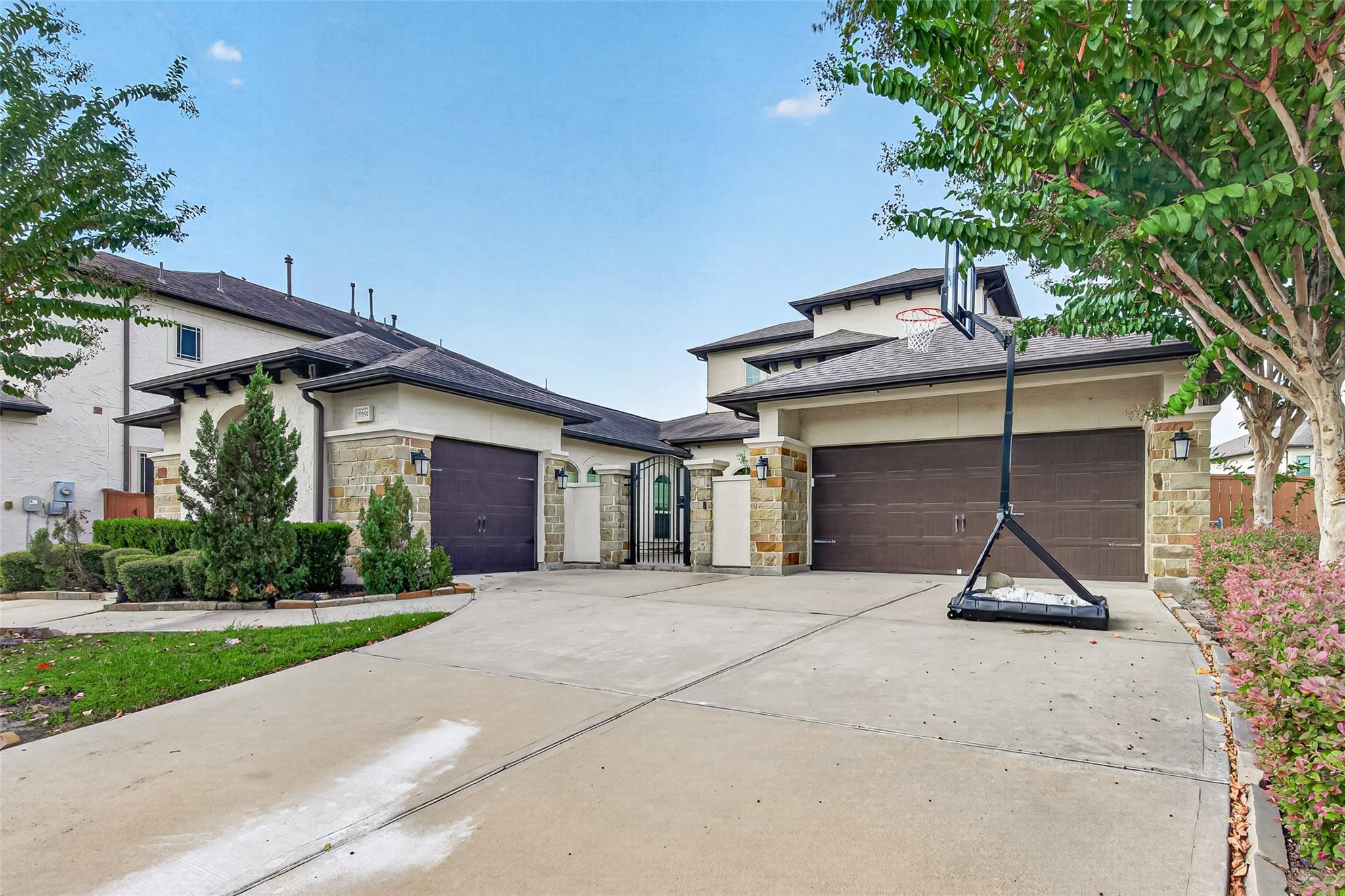 11206 Oudney Court — photo
