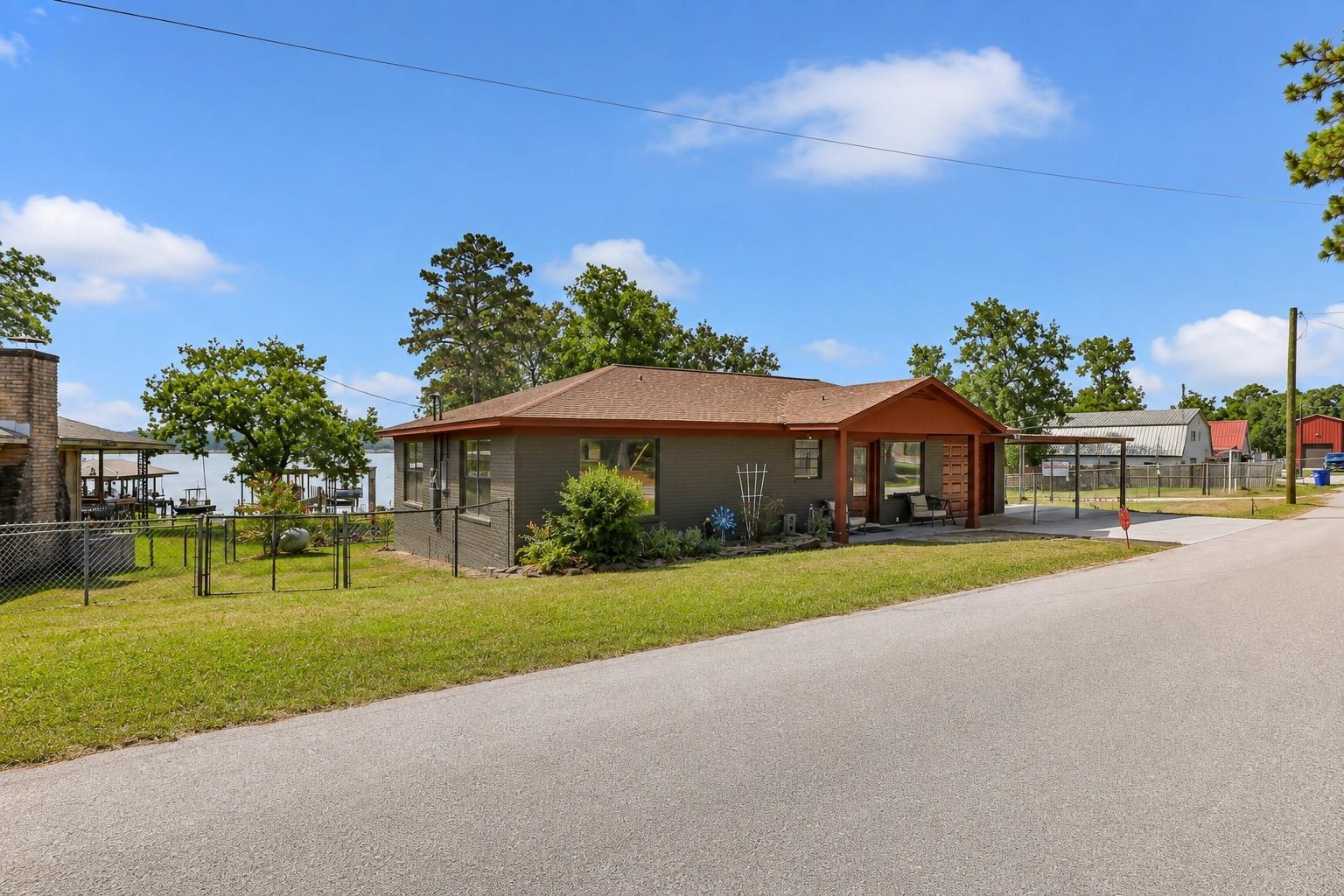 406 Kickapoo Drive, Livingston, TX 77351 — photo 2