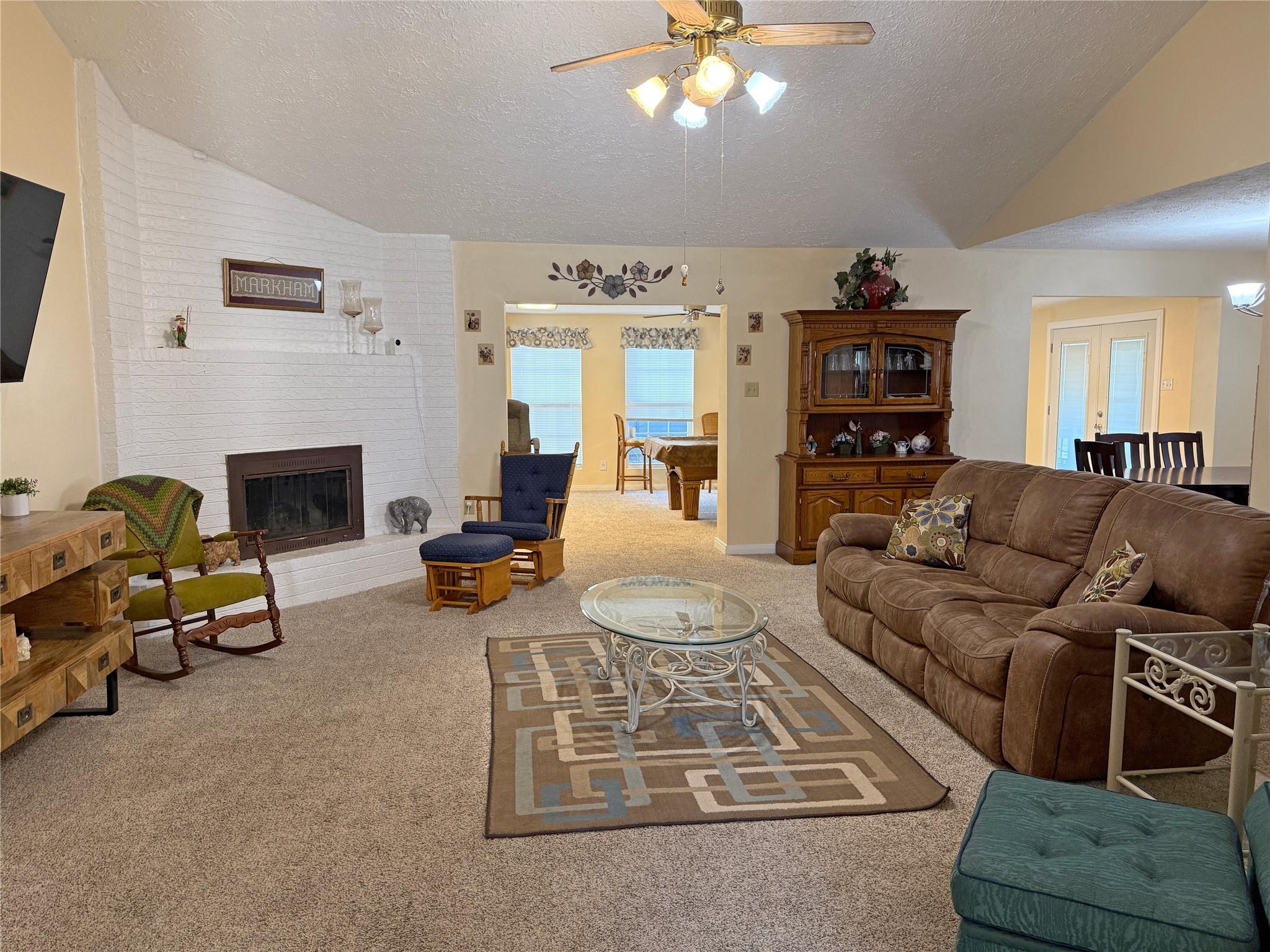 51 E Oakridge Drive — photo