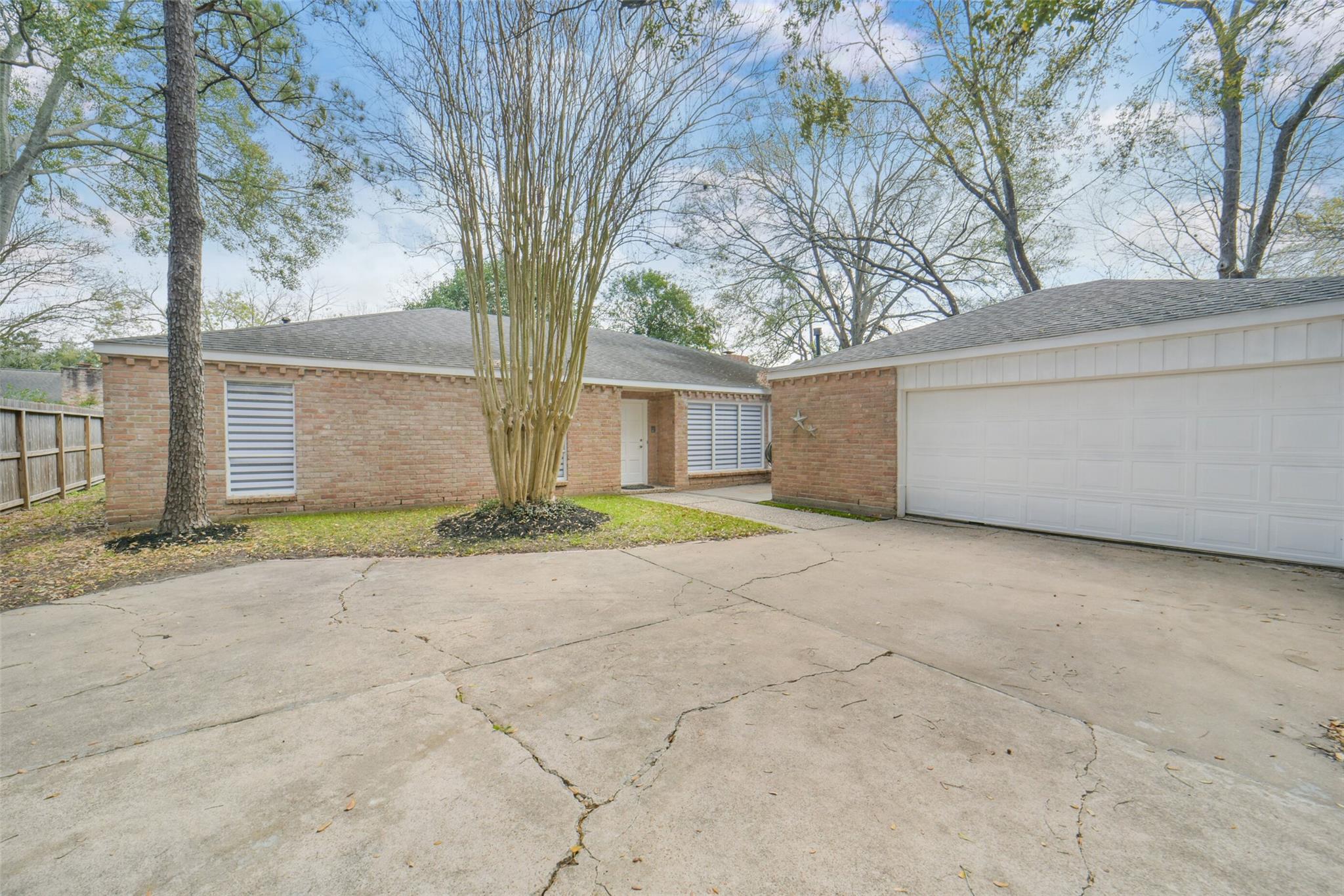 1823 Cherry Bend Drive — photo