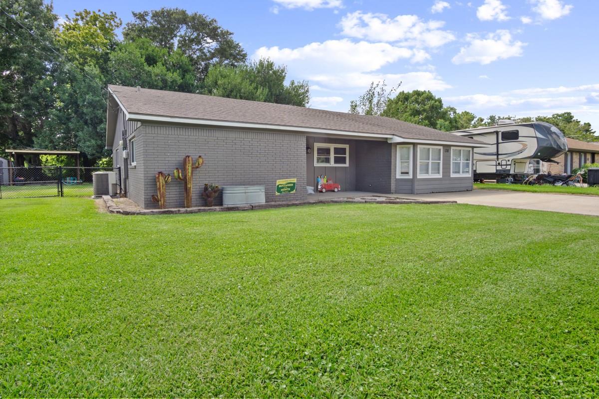 138 N Lake Drive — photo