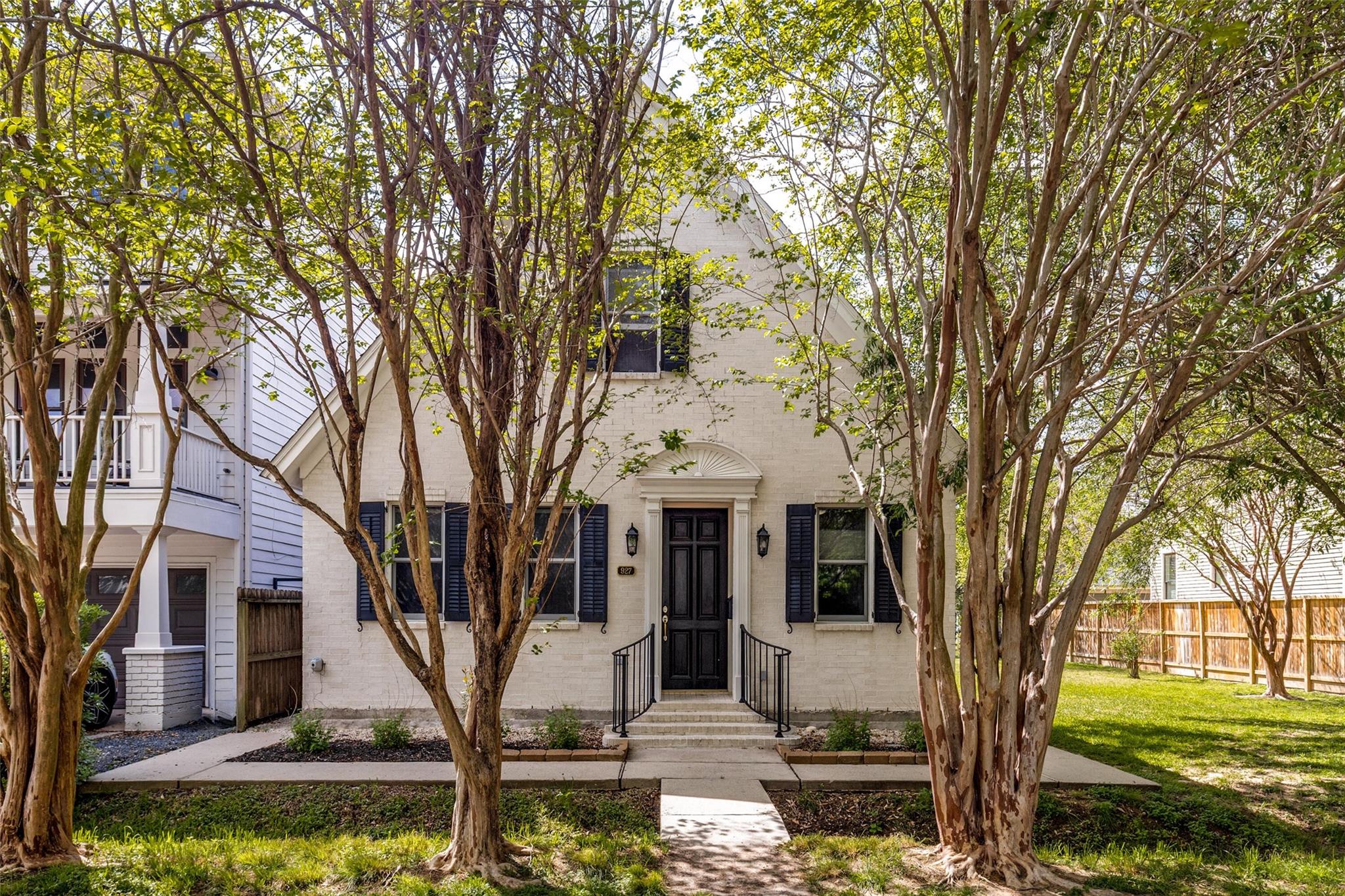 927 Nicholson Street — photo