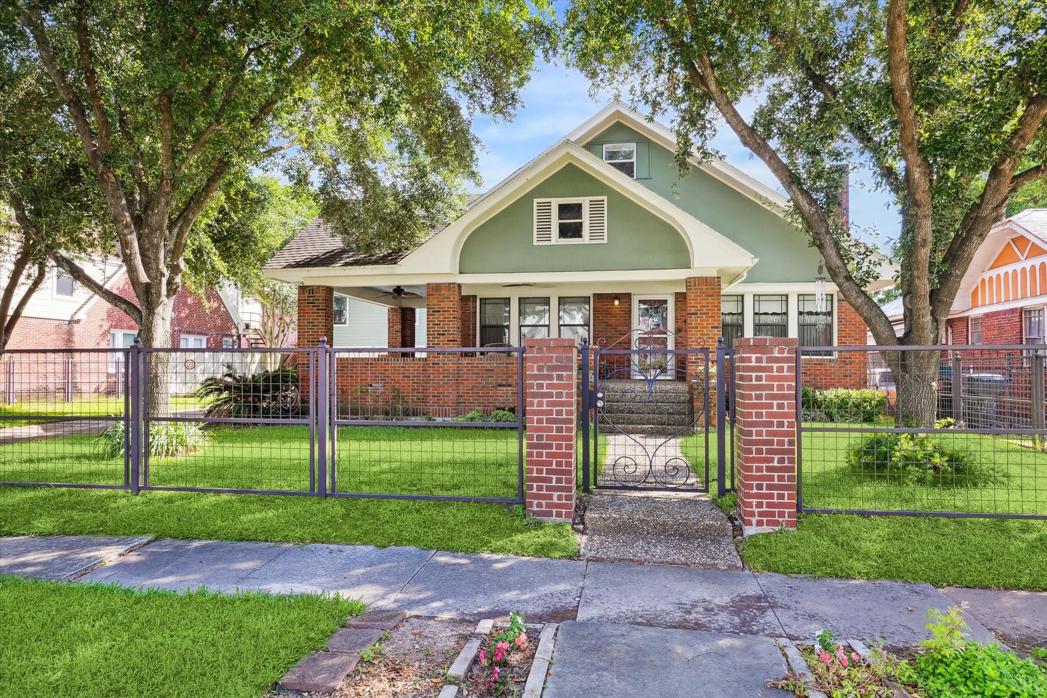 2302 Wentworth Street — photo