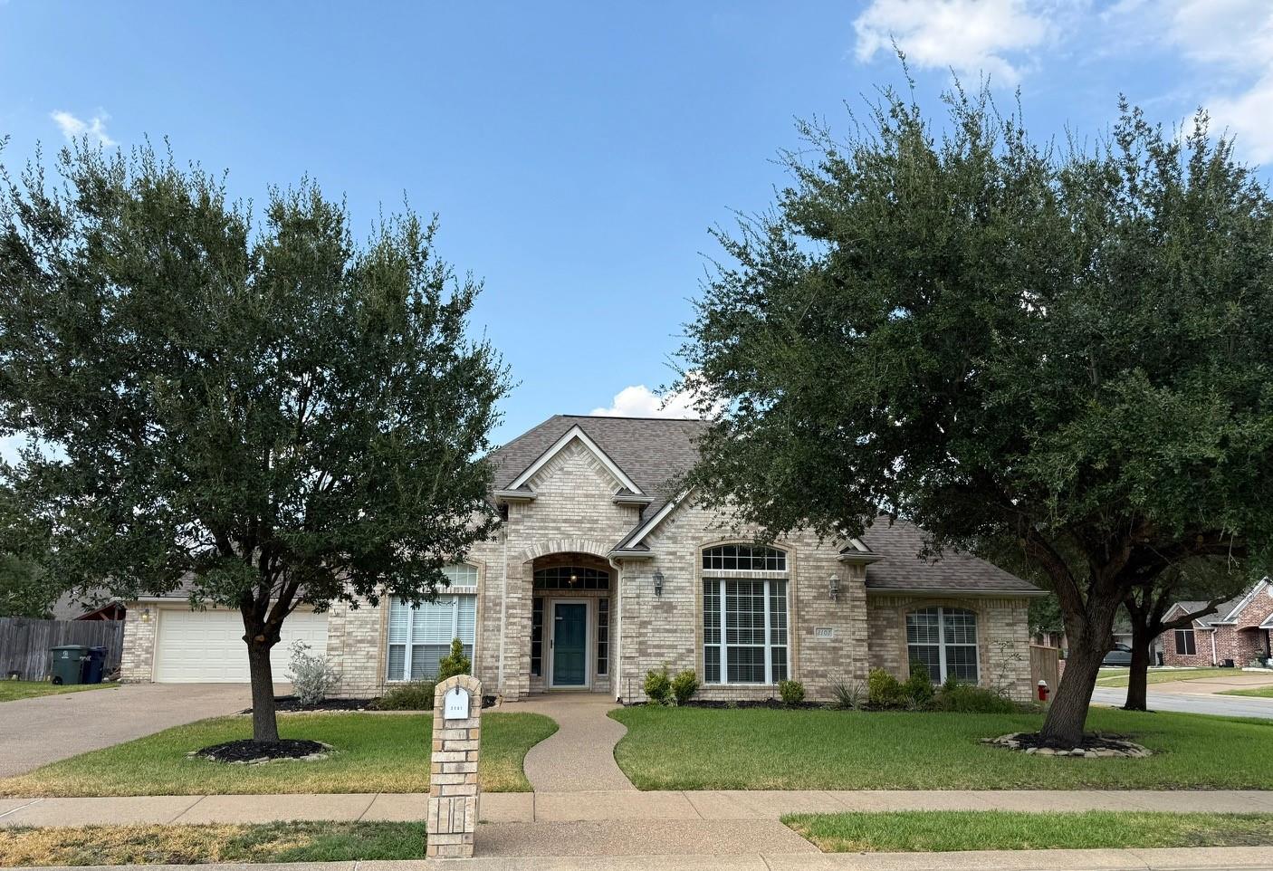 2107 Williams Way — photo