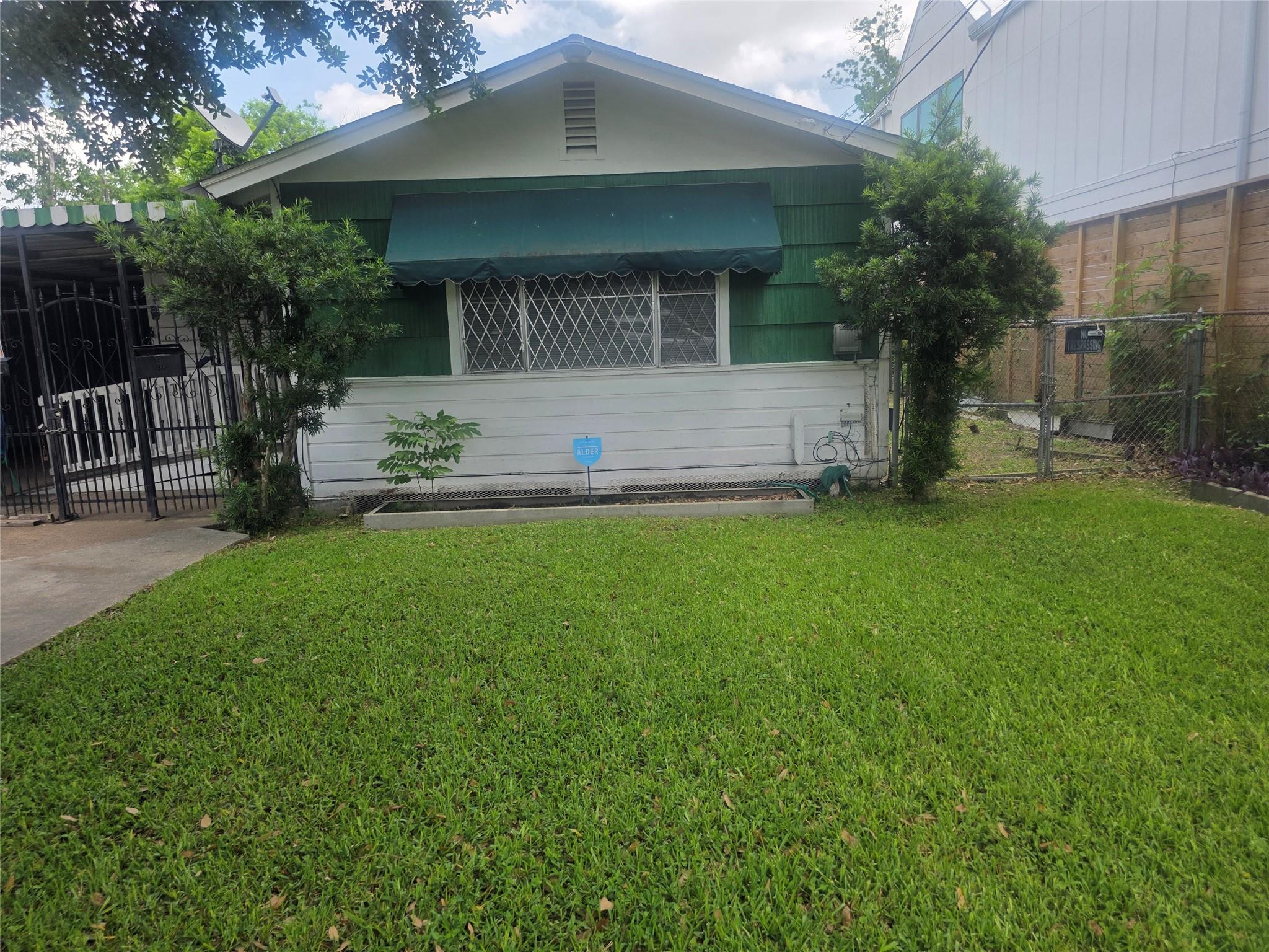 5206 Robertson Street — photo