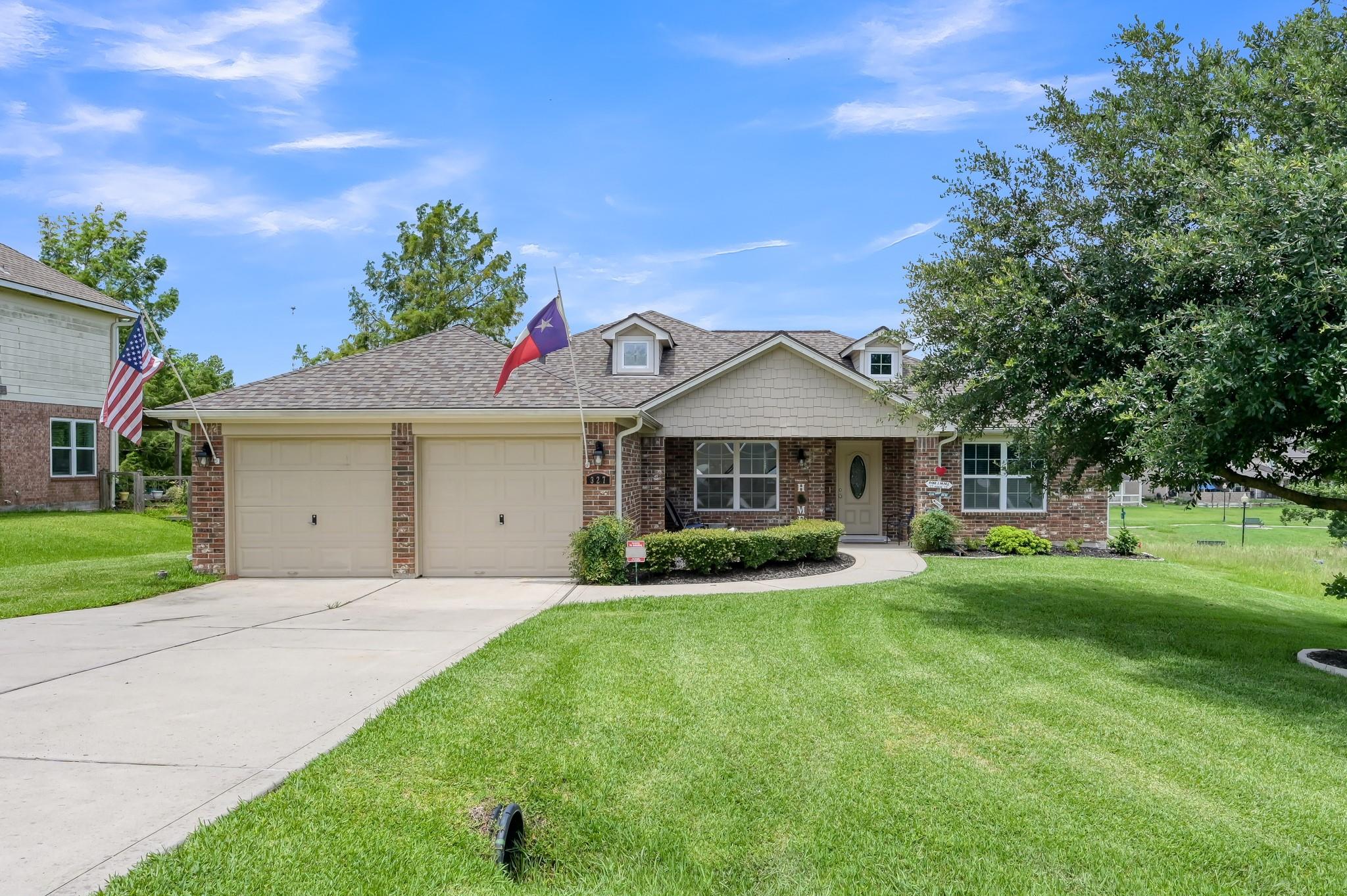 327 Cape Conroe Drive — photo