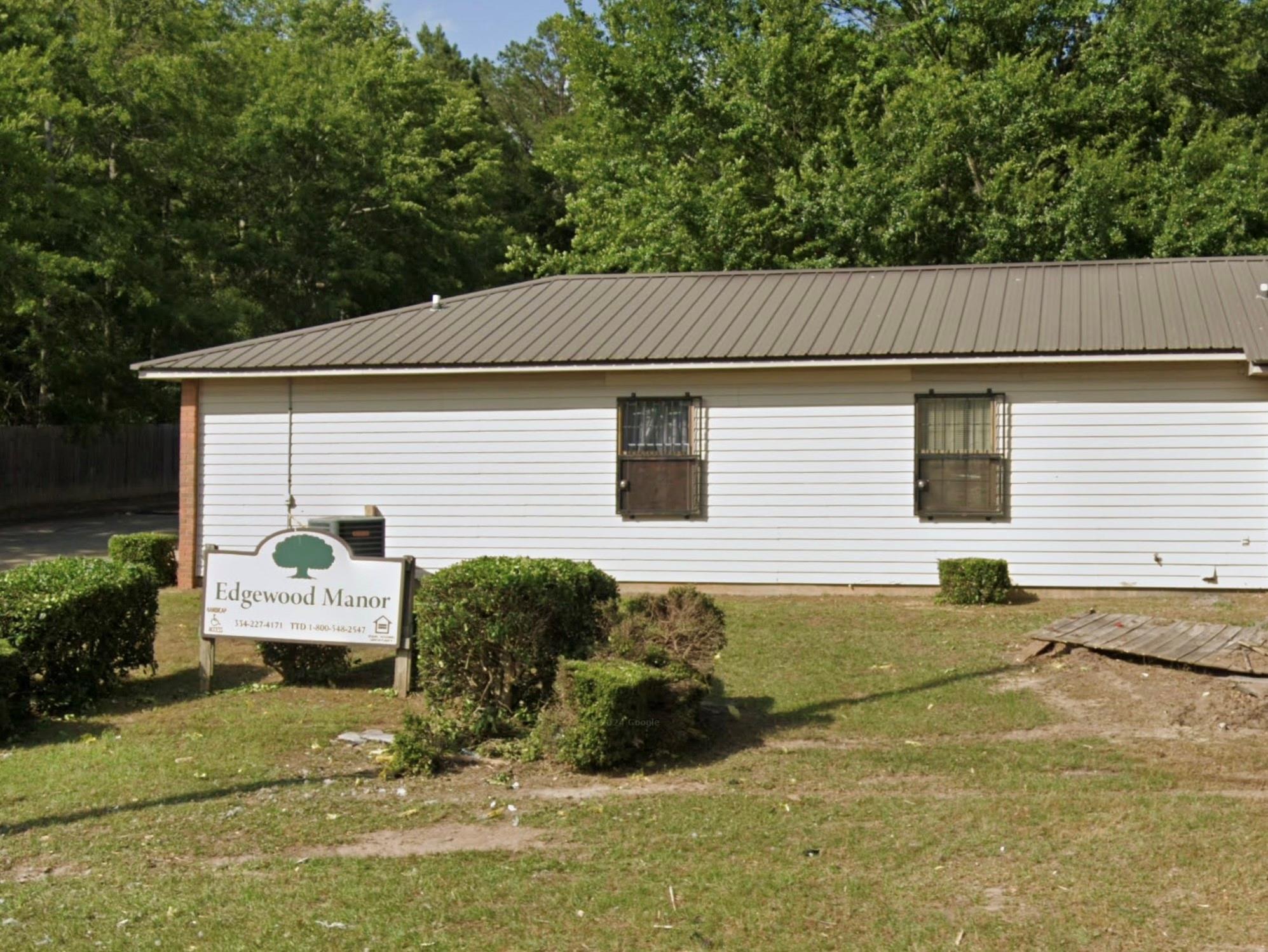 206 Edgewood Dr — photo