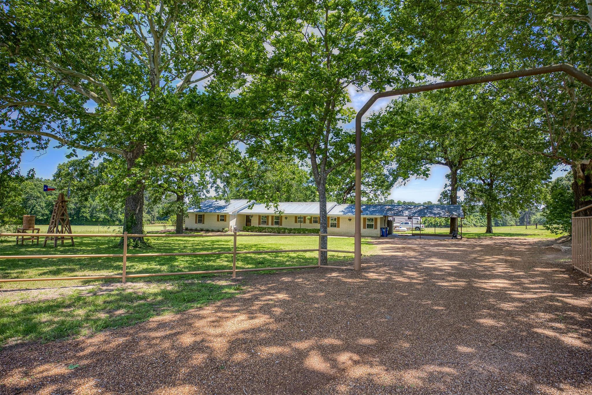613 FM 1272 — photo