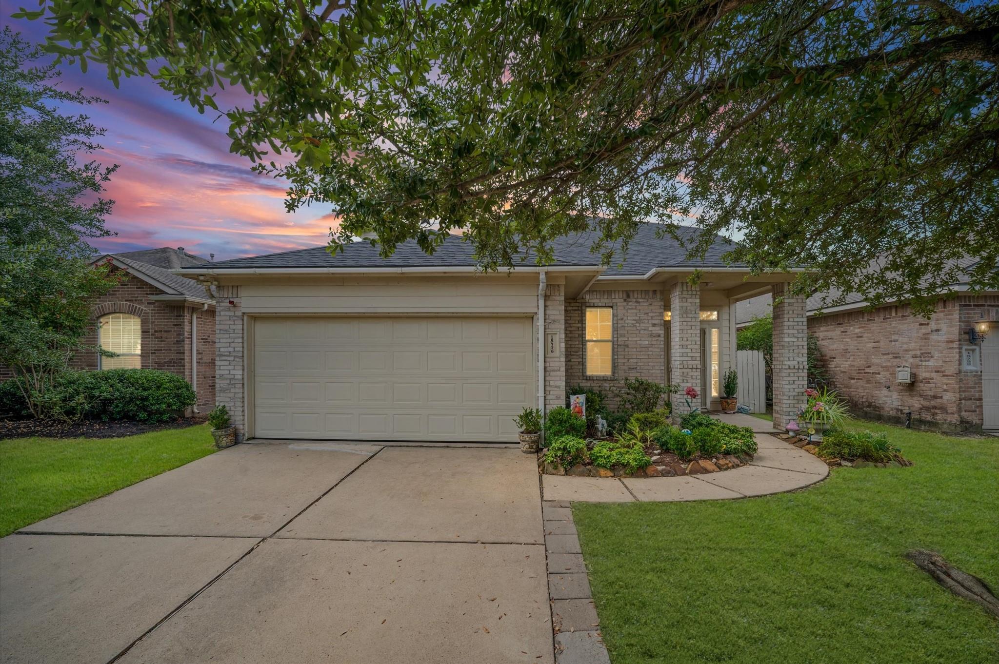 15726 Flagstone Walk Way — photo