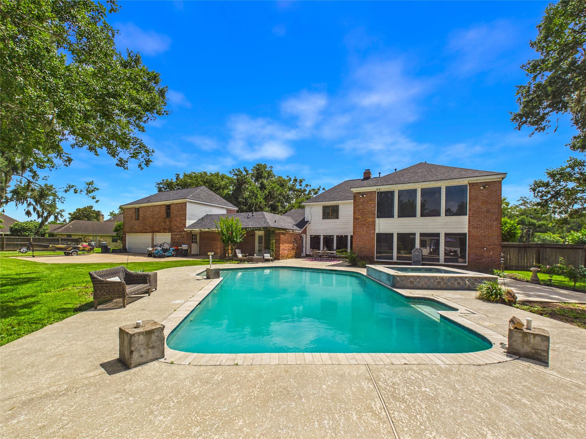 111 Cherrywood Dr — photo