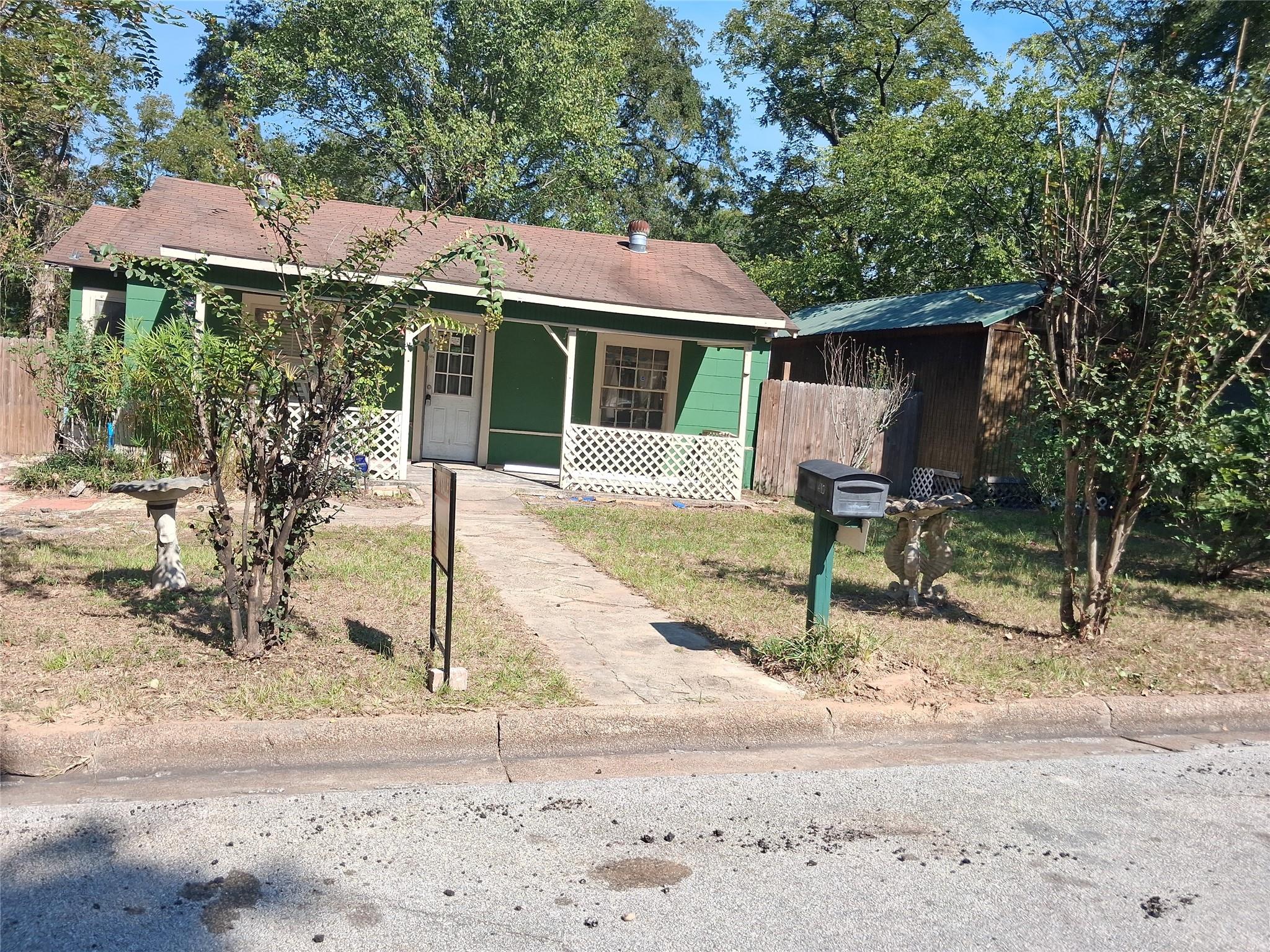 610 W Feagin Street — photo