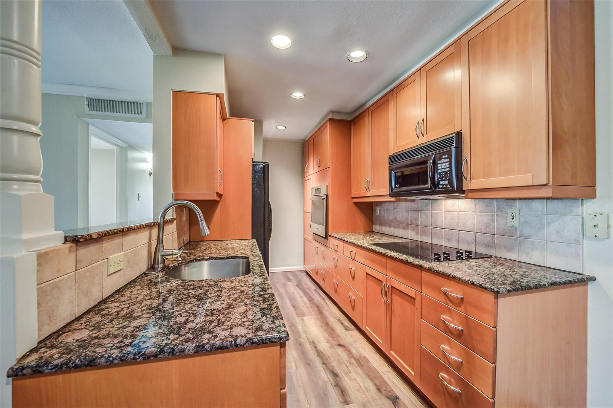 1601 S Shepherd Drive #225 — photo