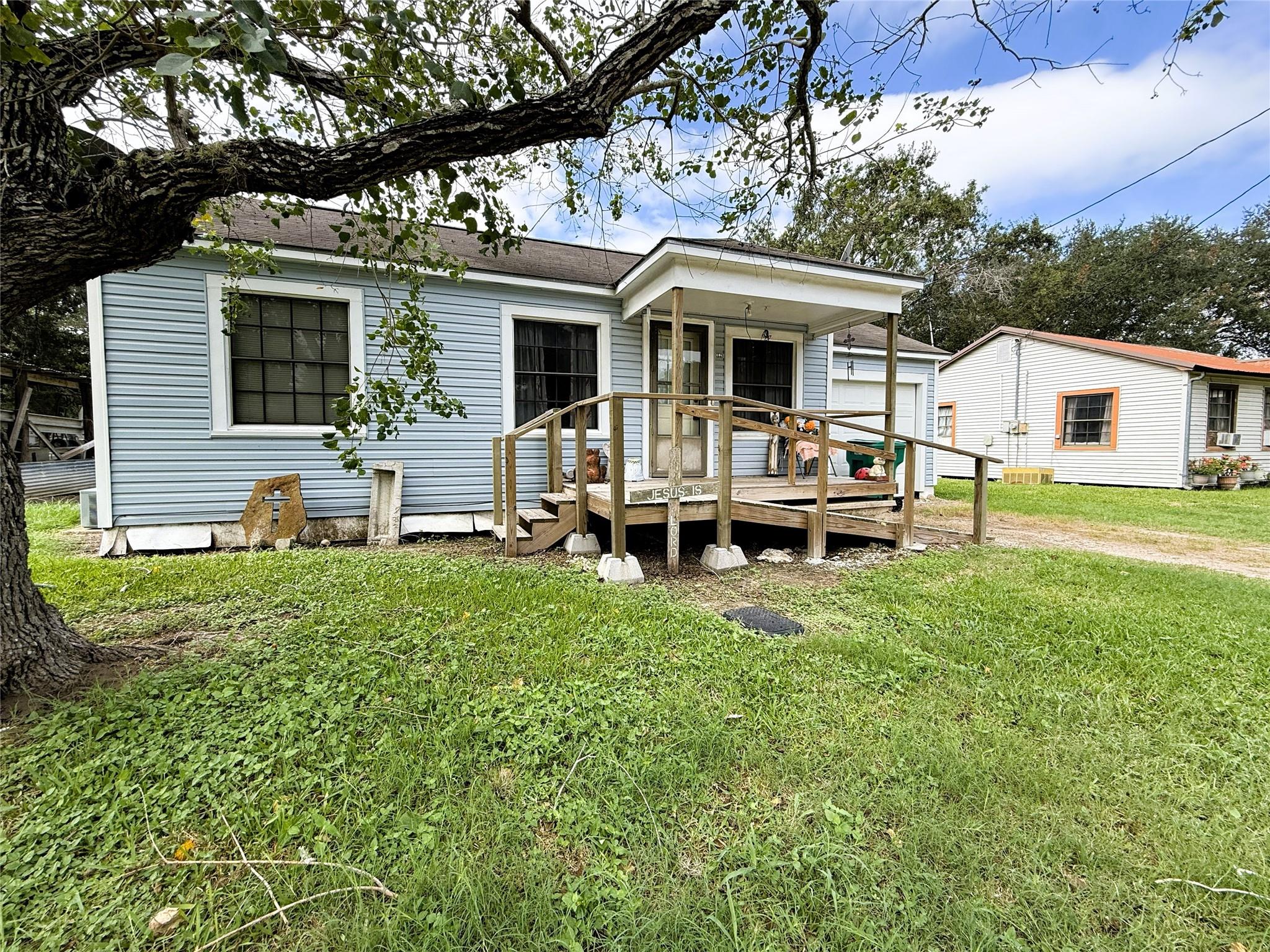 608 Hackberry Bend, Ganado, TX 77979 — photo 3