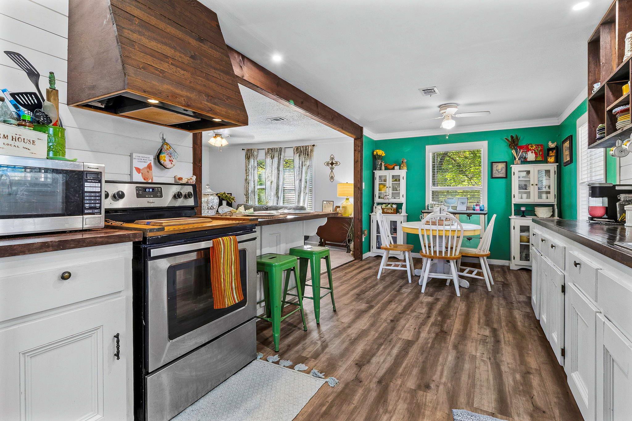 20 Oak Tree Drive — photo