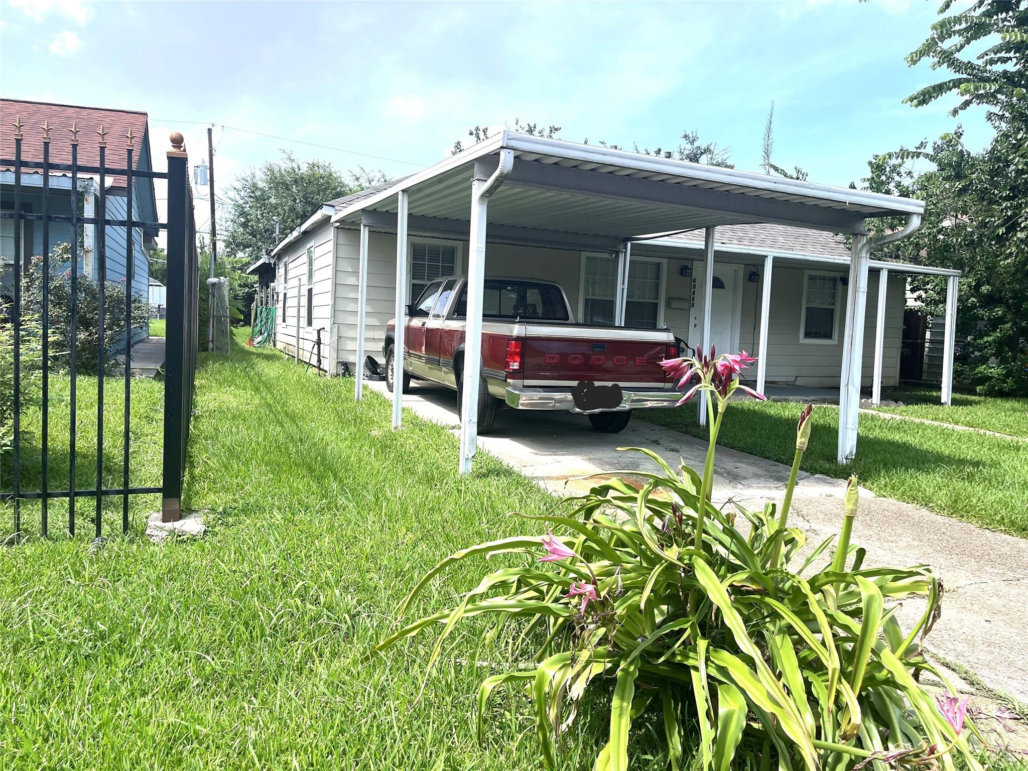 10417 Fairfax Street — photo