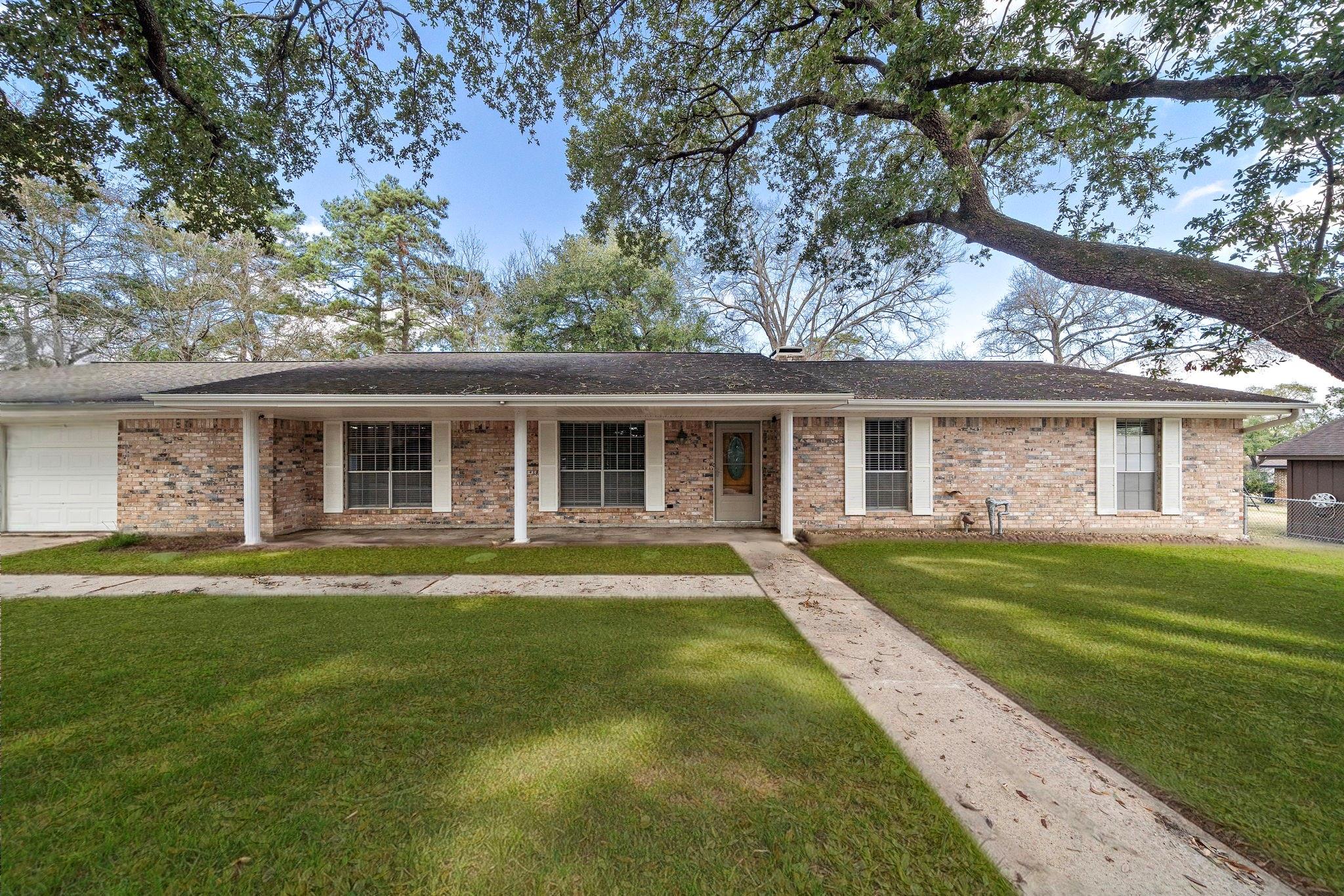 1104 Hillcrest Drive — photo