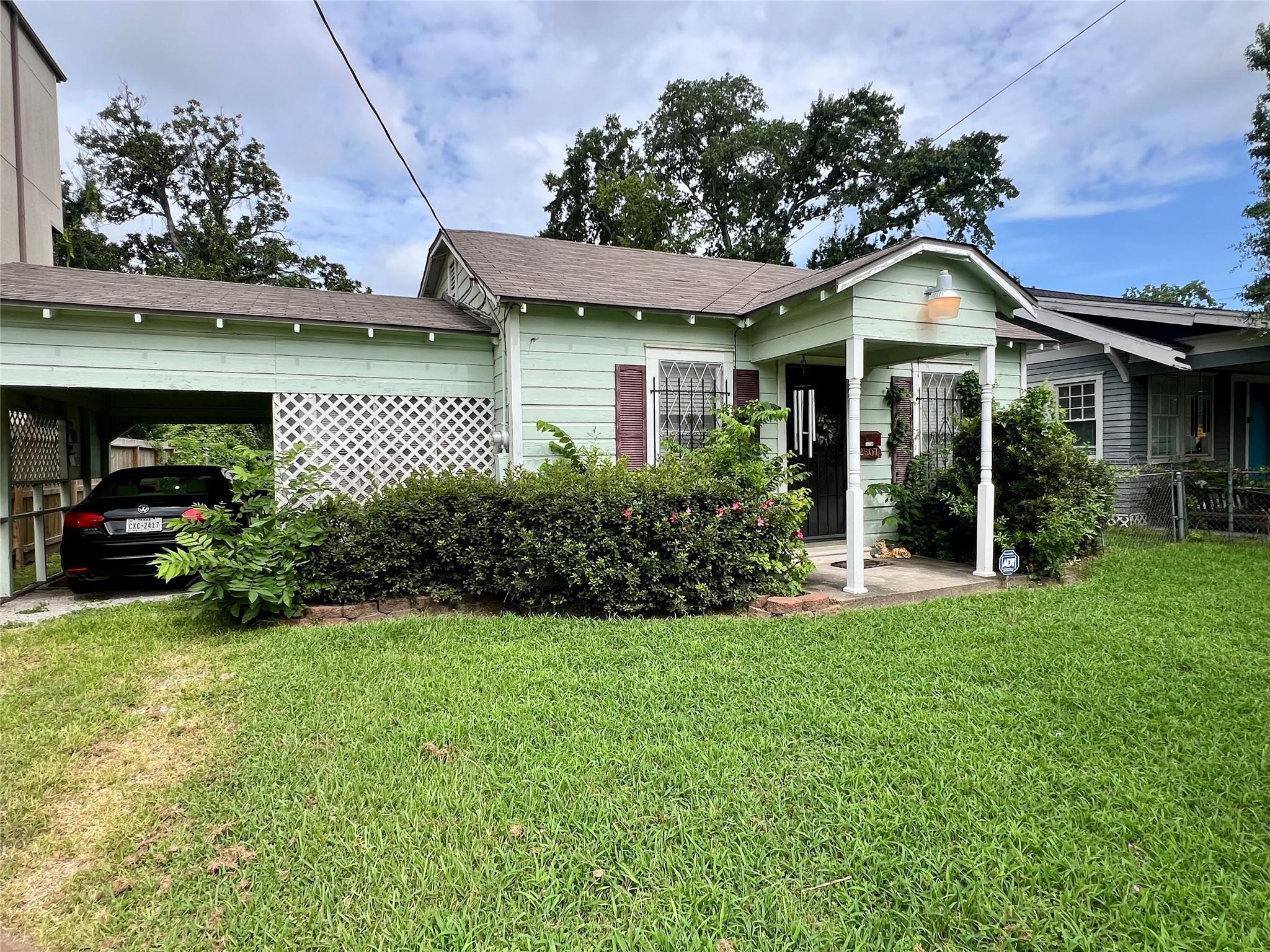 2507 Couch Street — photo