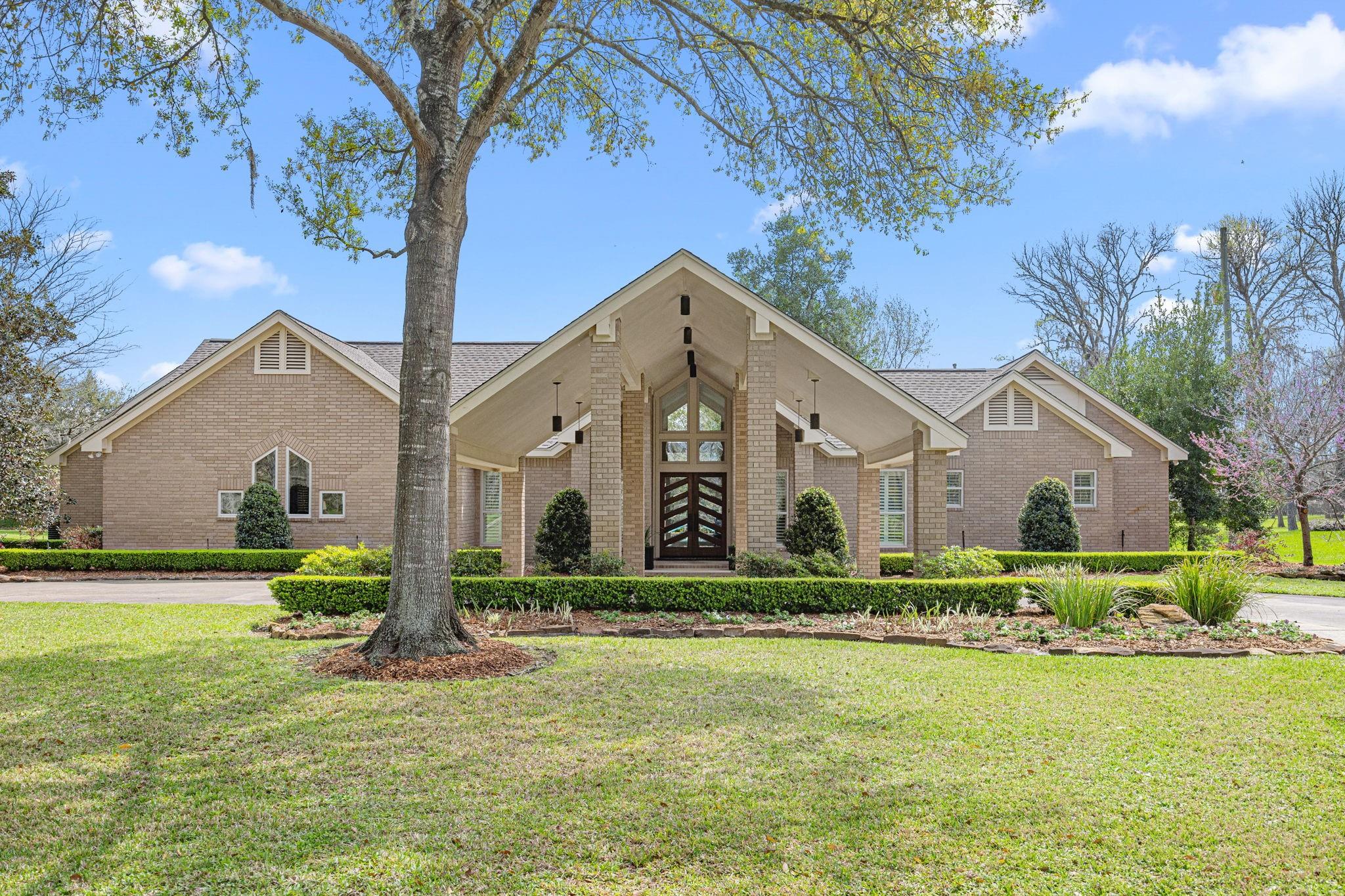 211 Golfview Drive — photo