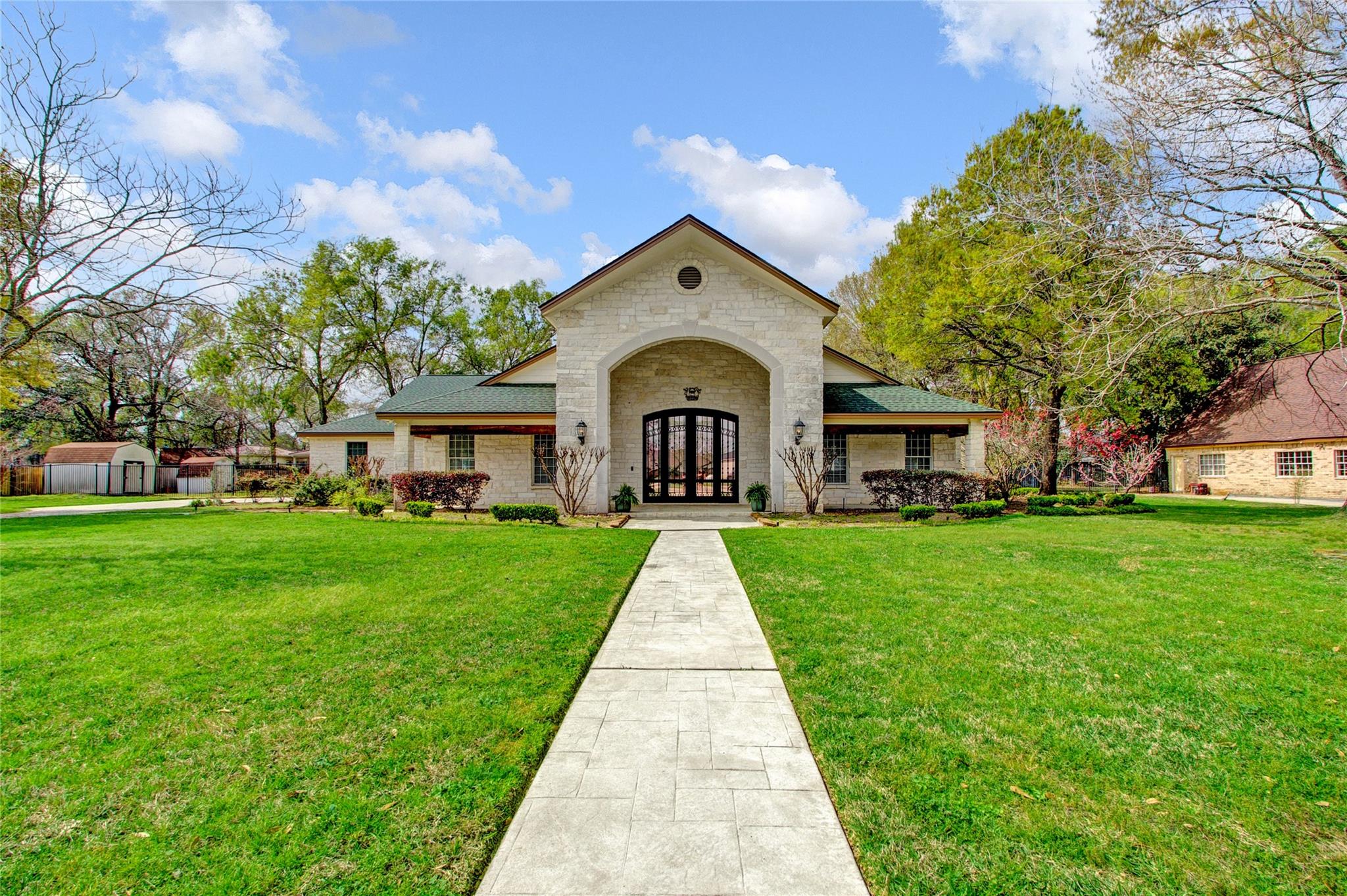 21405 Whispering Pines — photo
