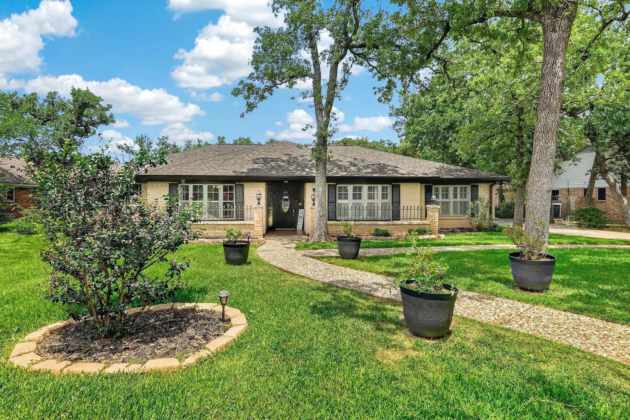 1022 Rose Circle — photo