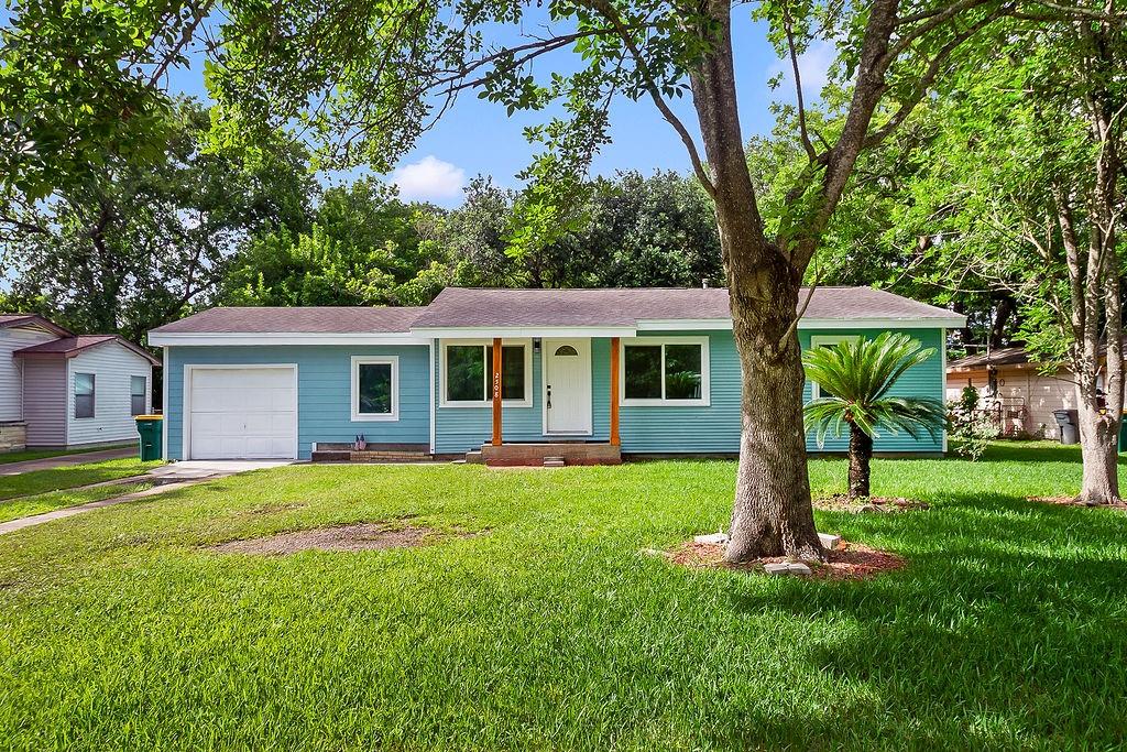2508 N Houston Drive — photo