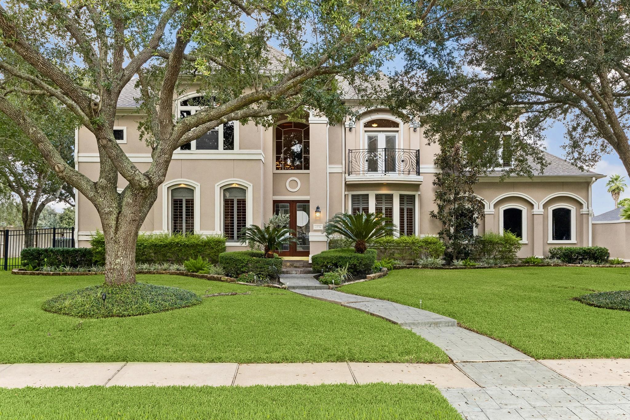 2731 Lakecrest Drive — photo