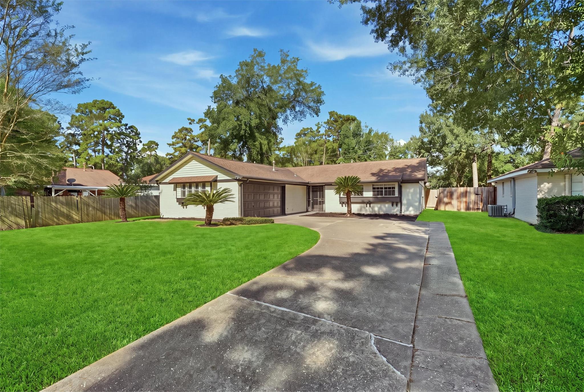 22911 Canyon Lake Drive — photo