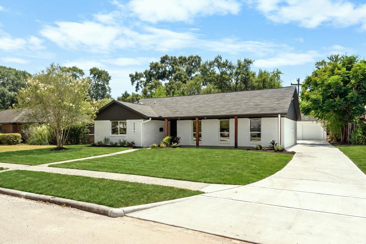 5207 Hummingbird Street — photo