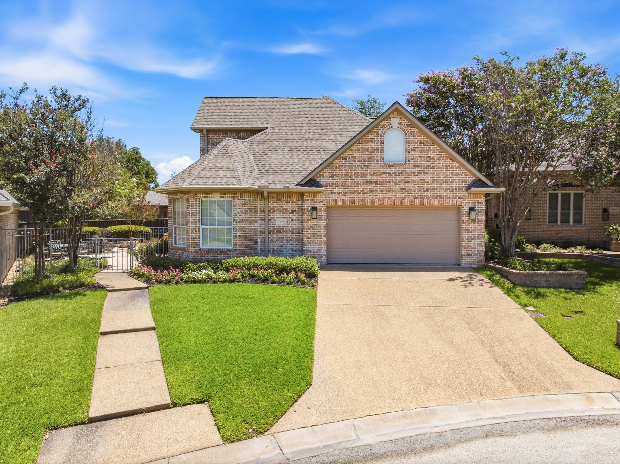 907 Grand Oaks Circle — photo