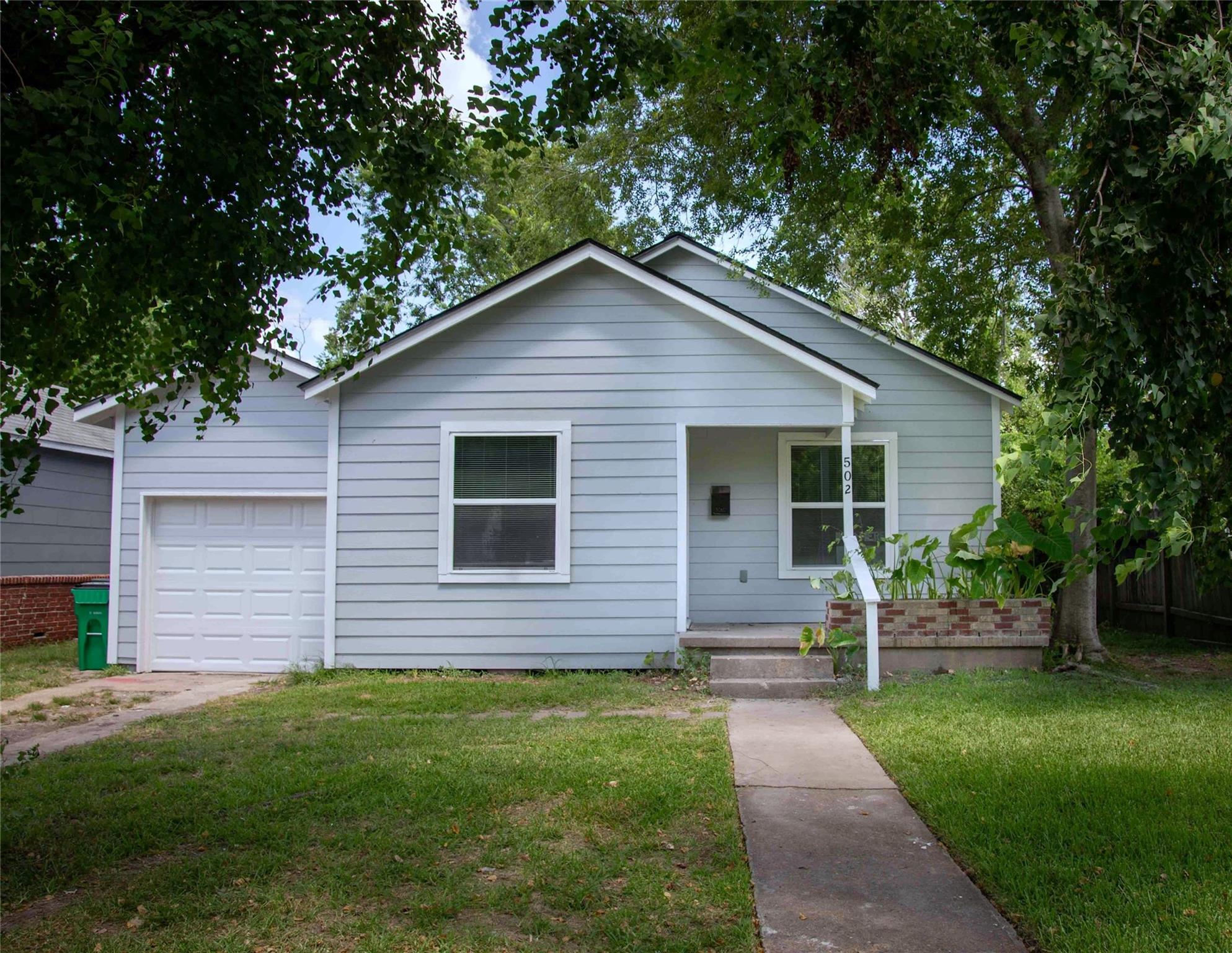 502 Live Oak Street — photo