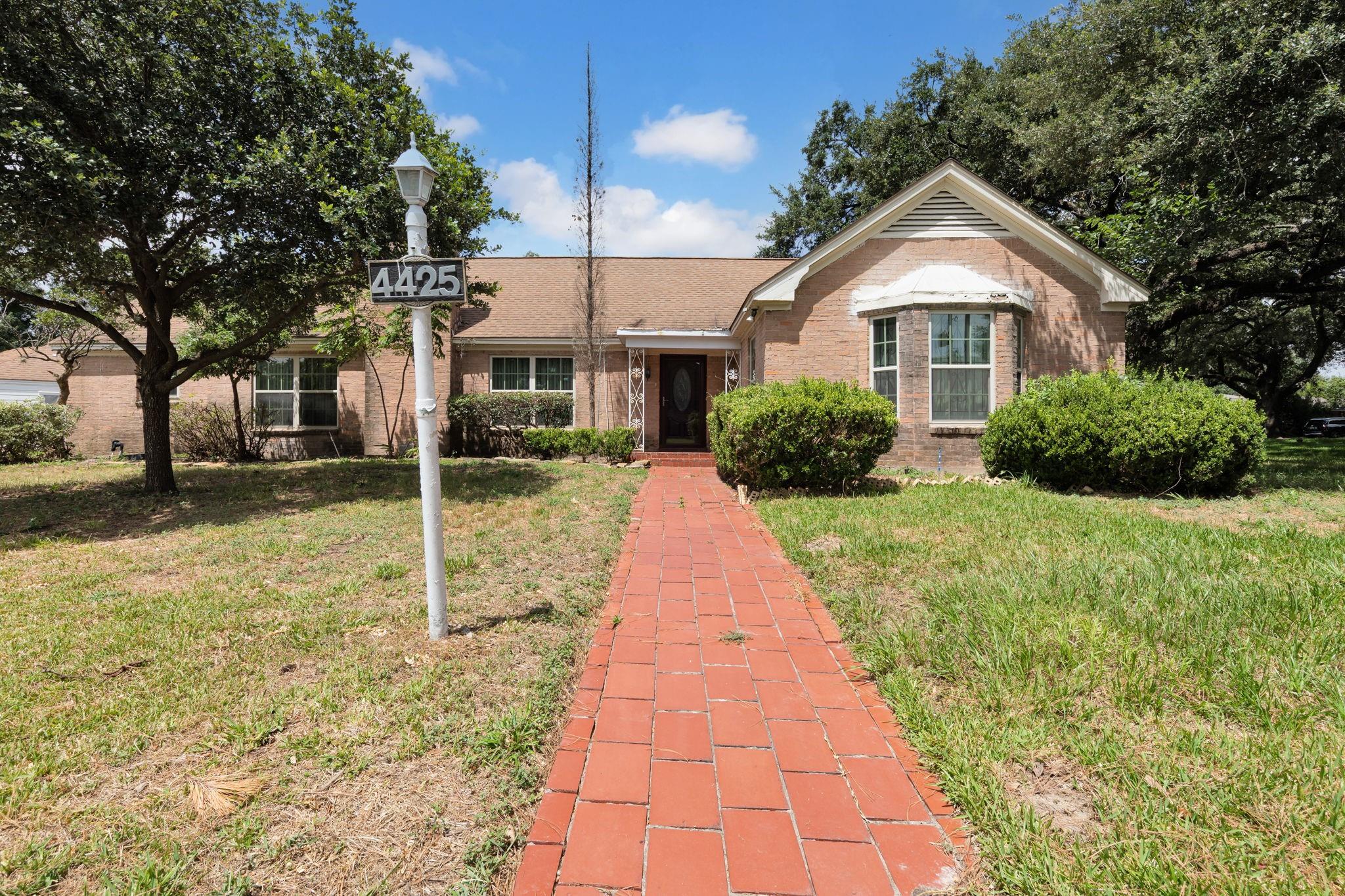 4425 Laurel Drive — photo