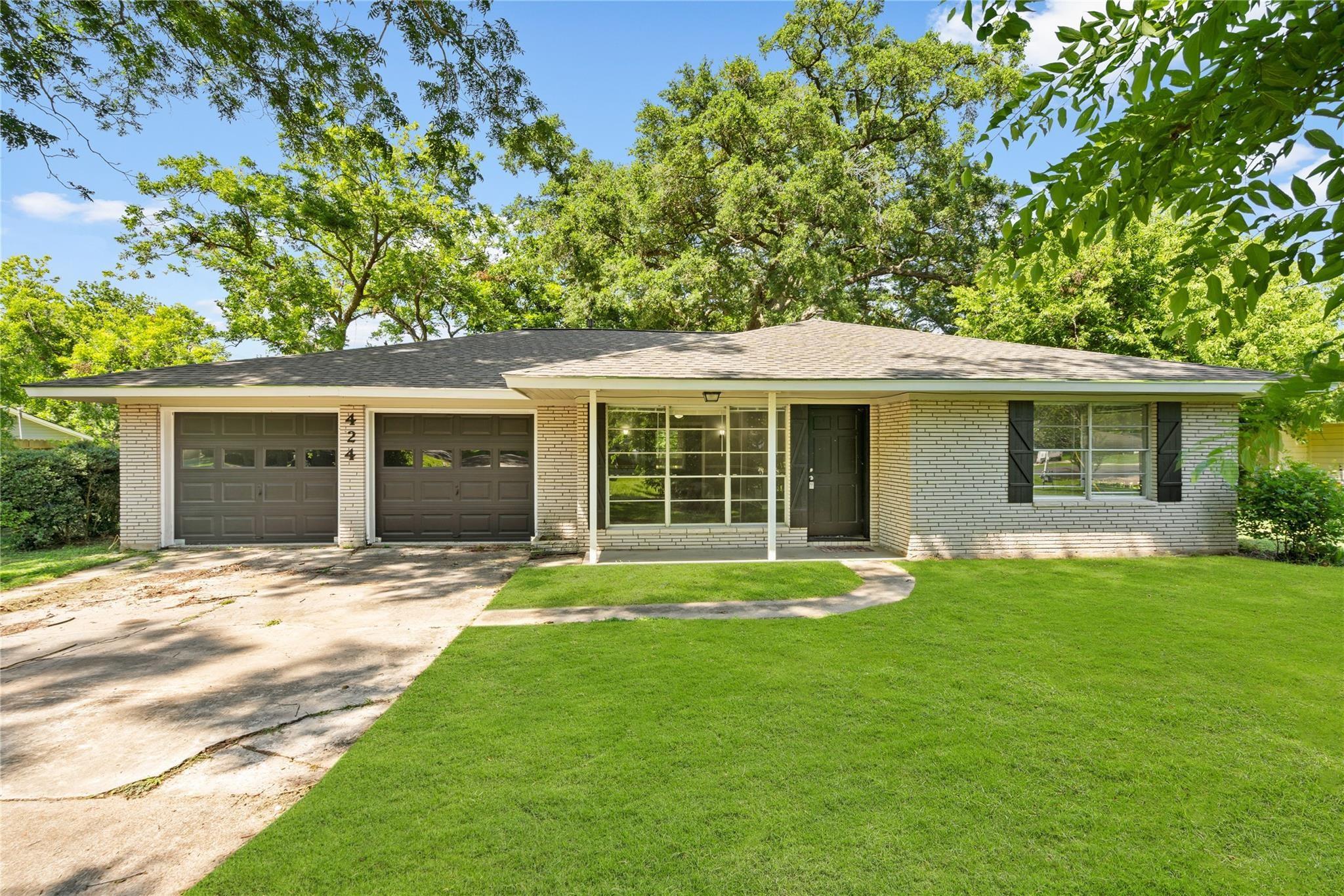 424 Southern Oaks Drive — photo