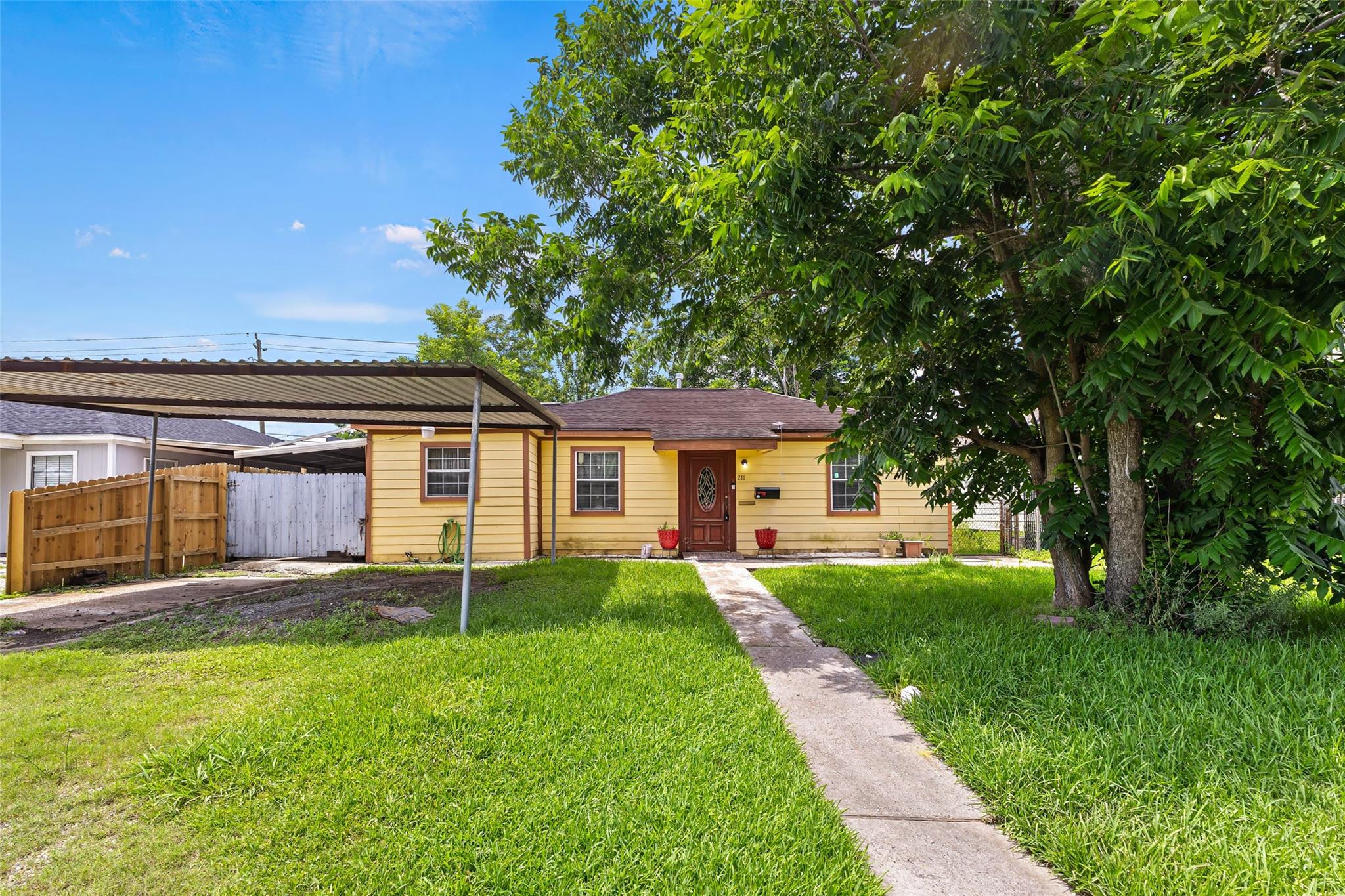 211 Crescent Drive — photo