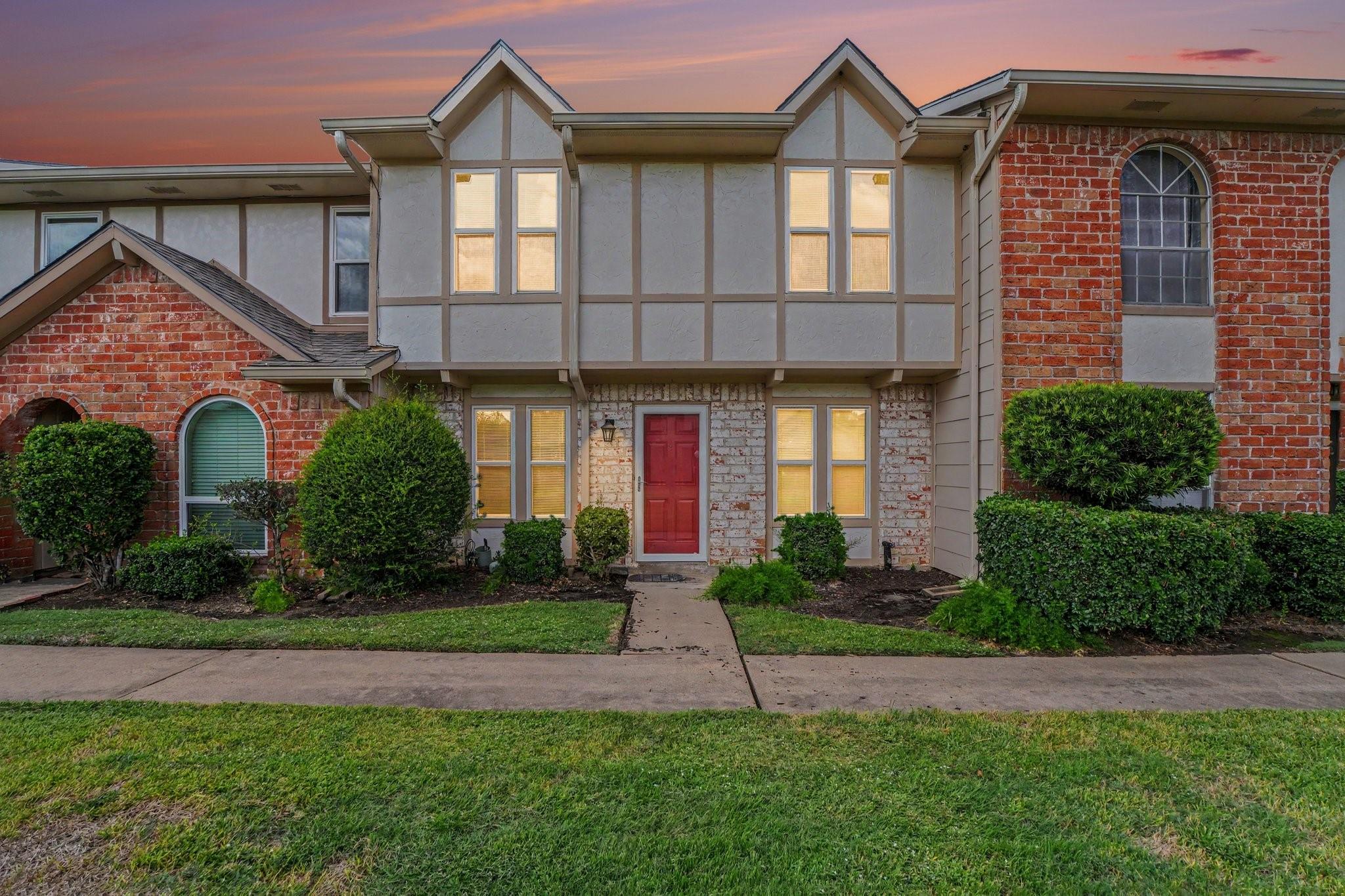 44 Chapparal Court — photo