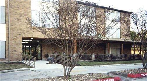 300 Cross Creek — photo
