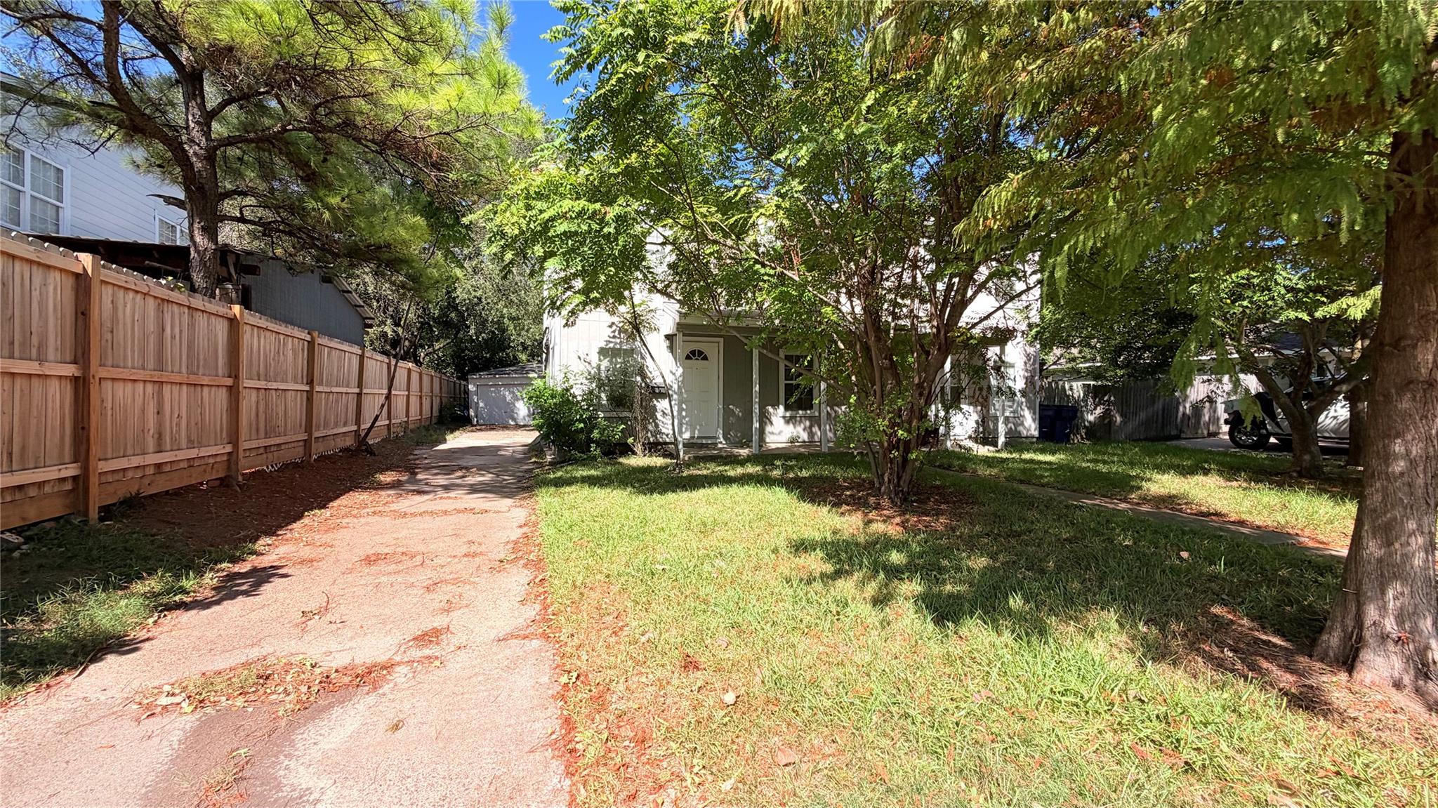 1120 Hunter Drive #a — photo