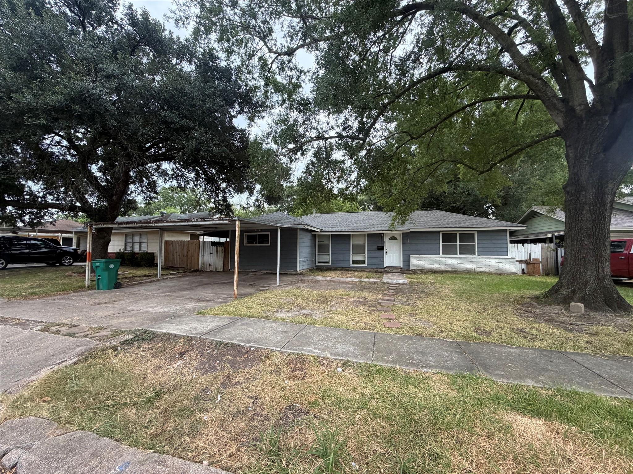 1609 Camille Street — photo