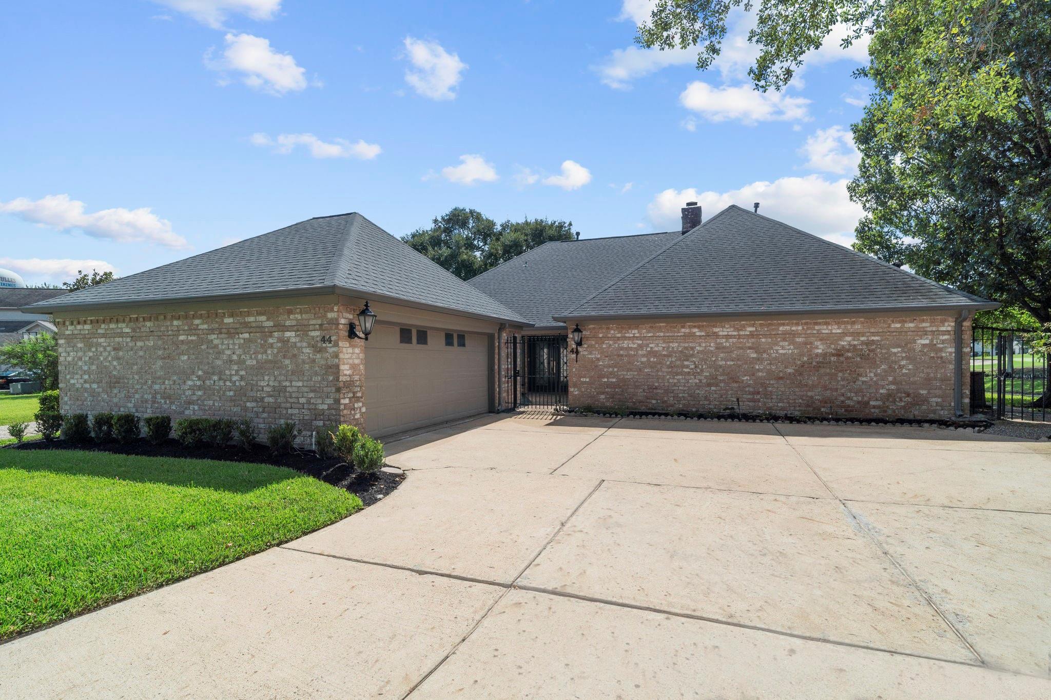 44 Bendwood Drive — photo
