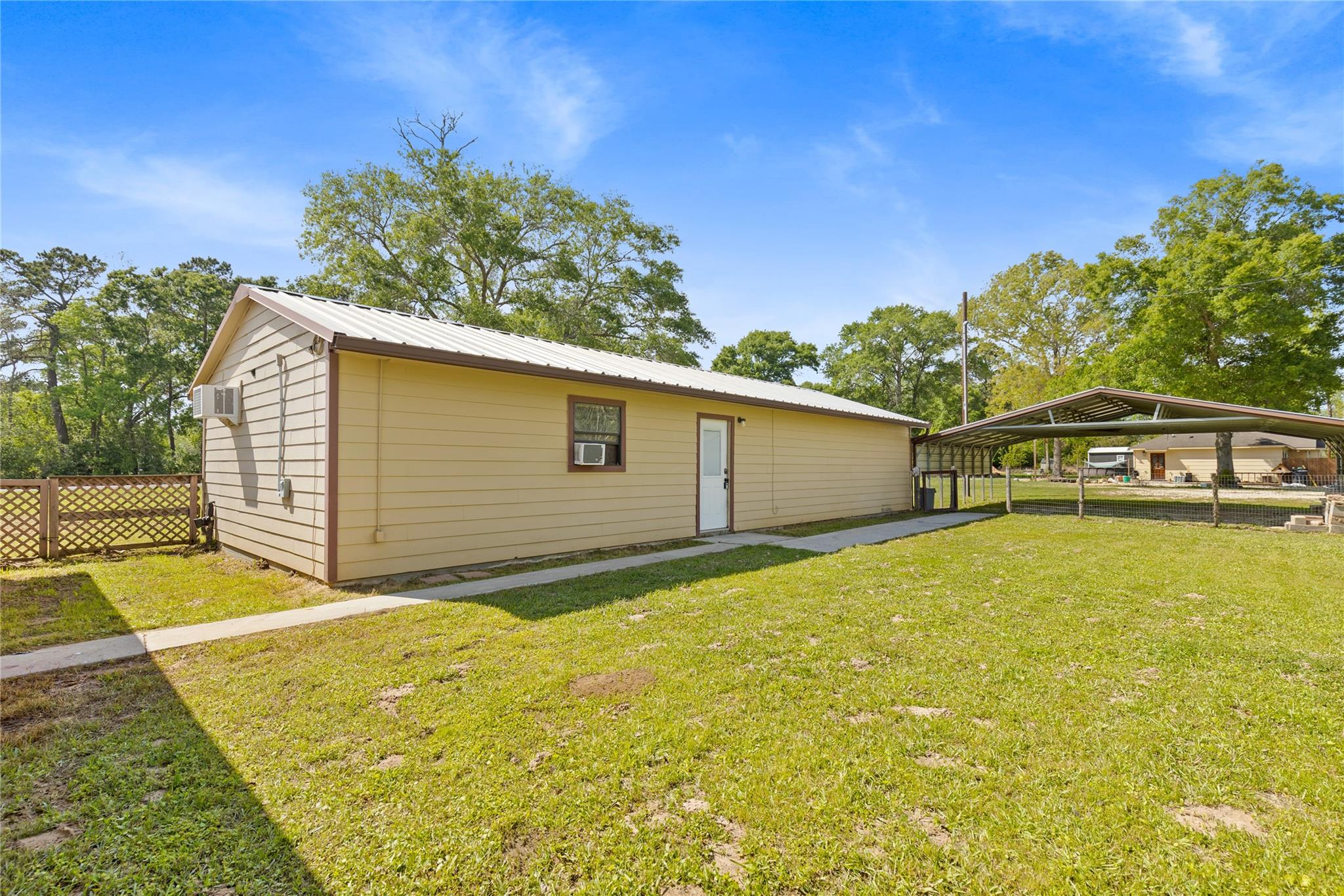 22360 Highway 321 — photo