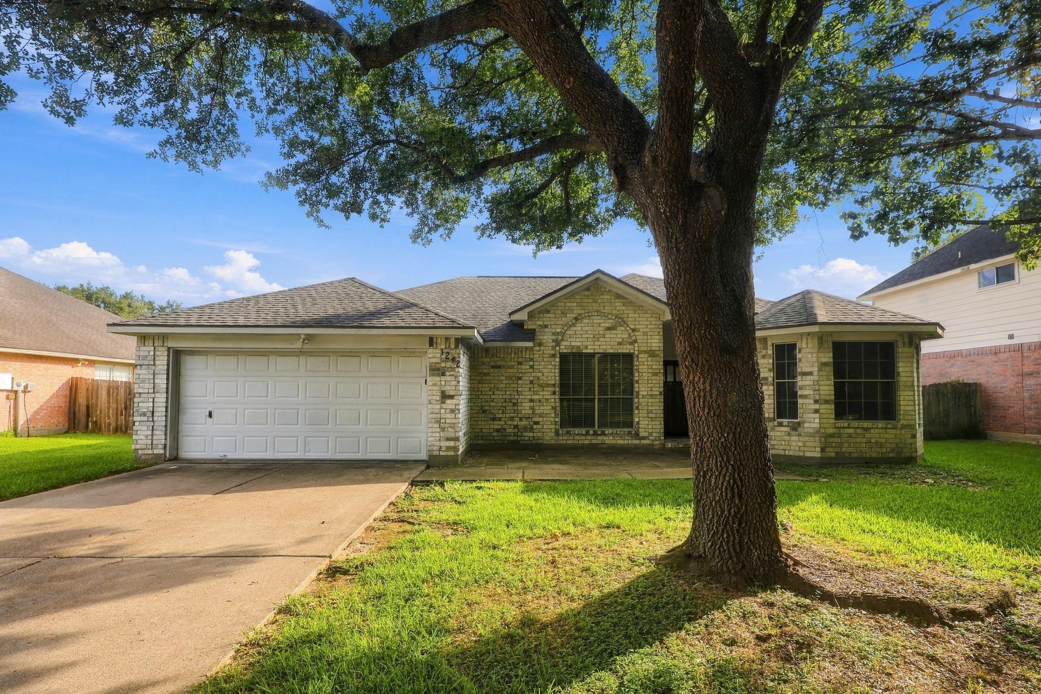 1242 Hunter Wood Drive — photo