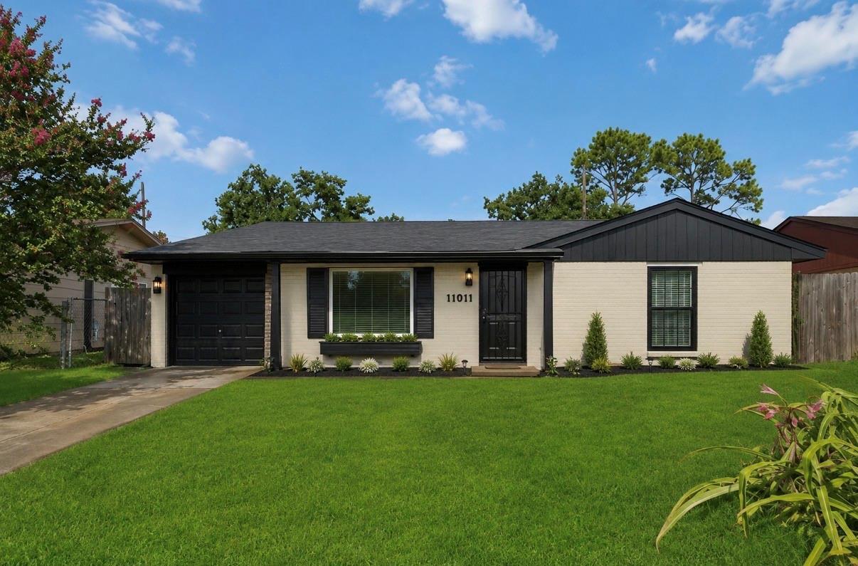 11011 Carlton Drive — photo