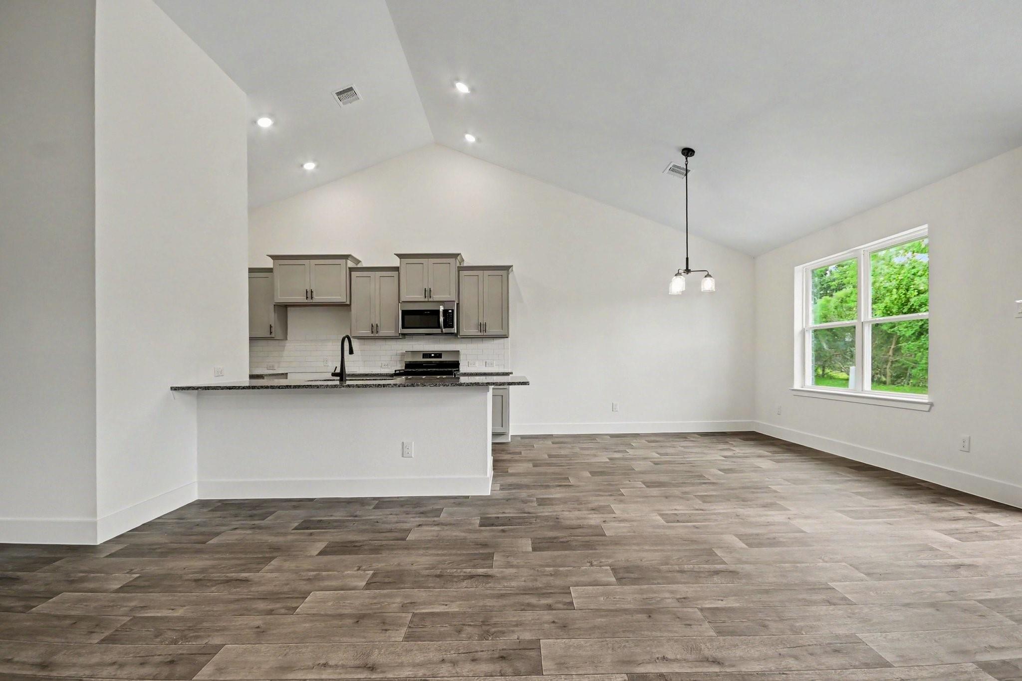 2 Keystone Court, Angleton, TX 77515 — photo 3