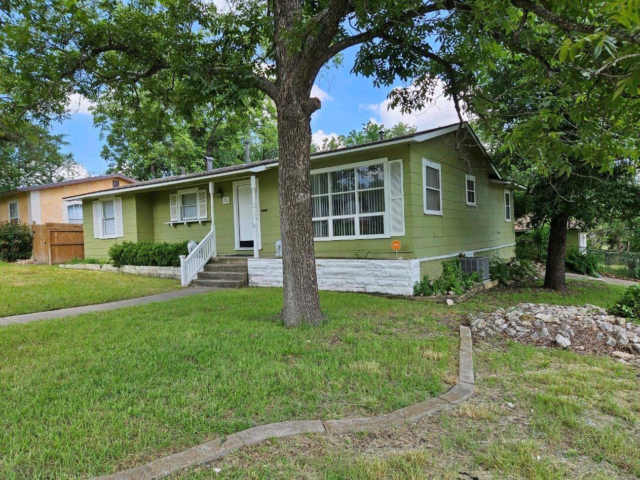 302 Blakeley Drive — photo