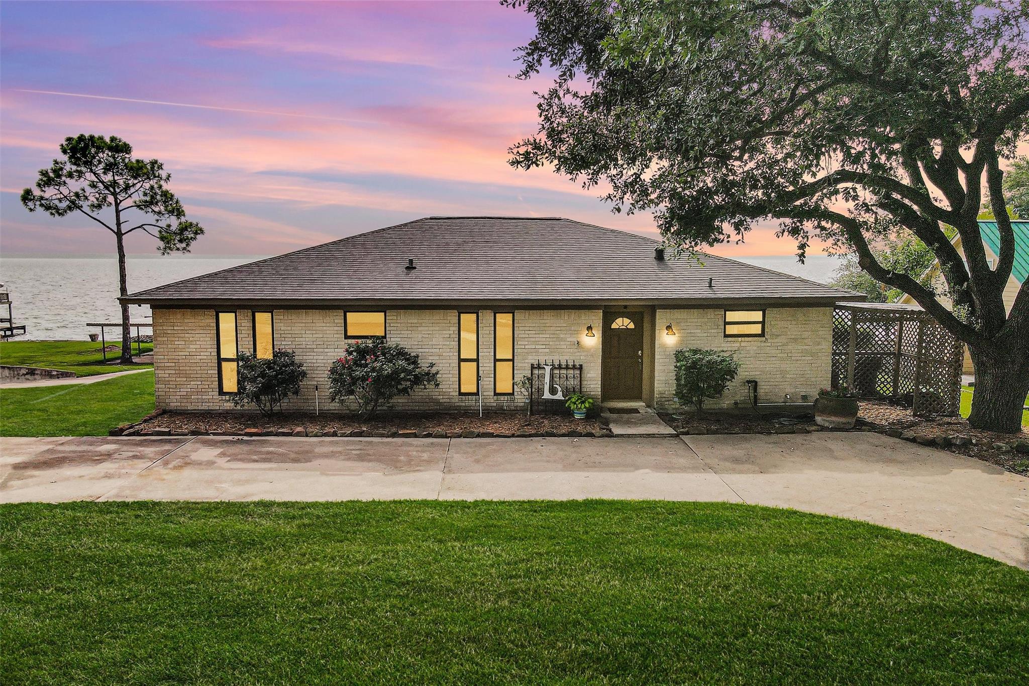 690 High Crest Drive — photo