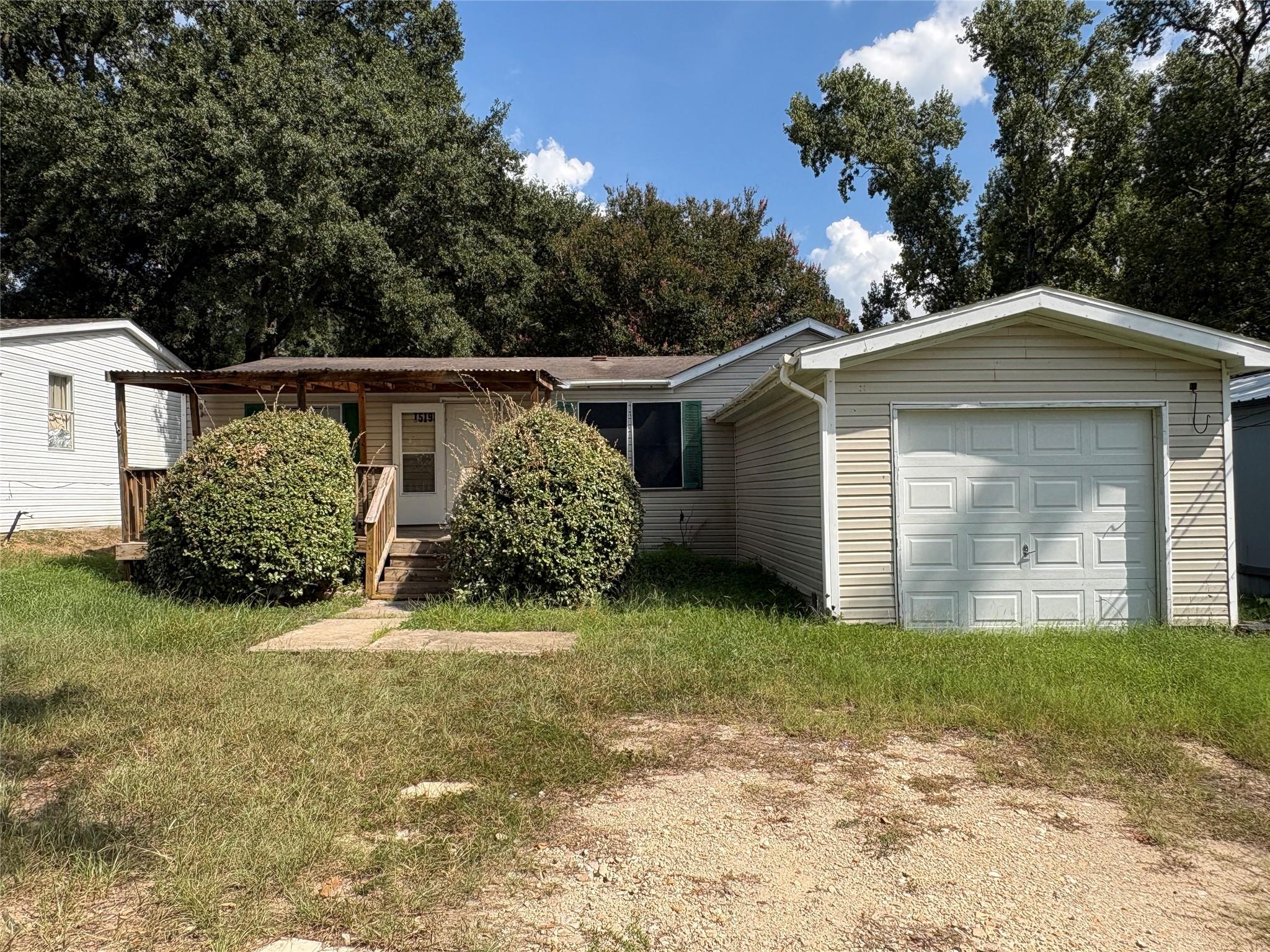 15198 Paradise Cove Drive — photo