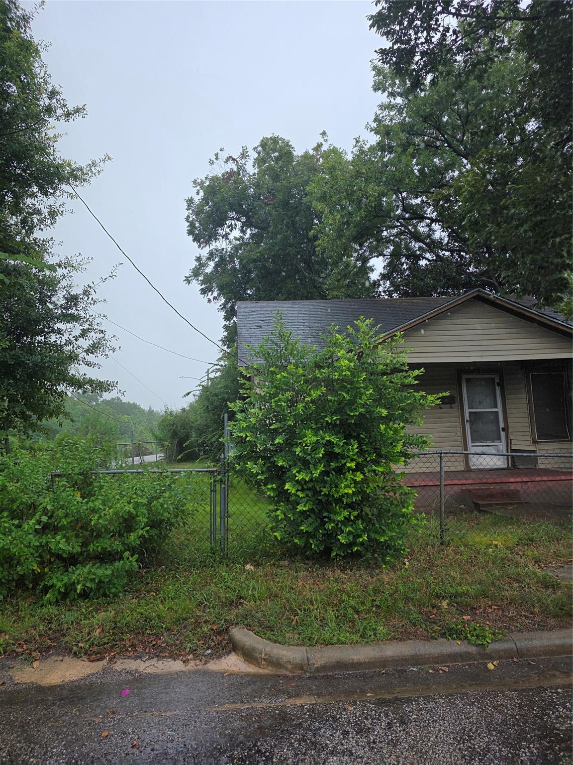 1718 Woodard Street — photo