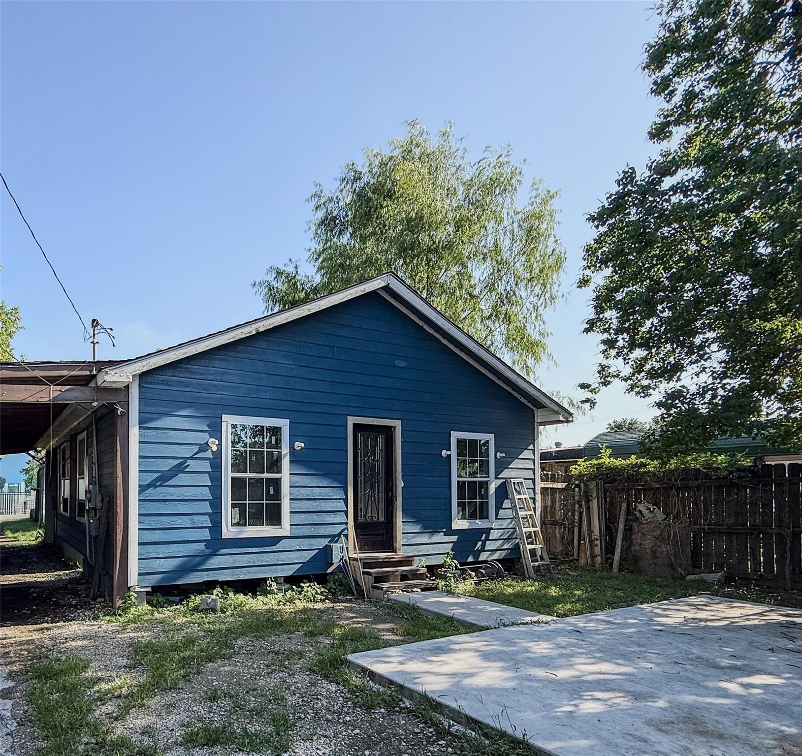 14312 Hillsboro Street — photo